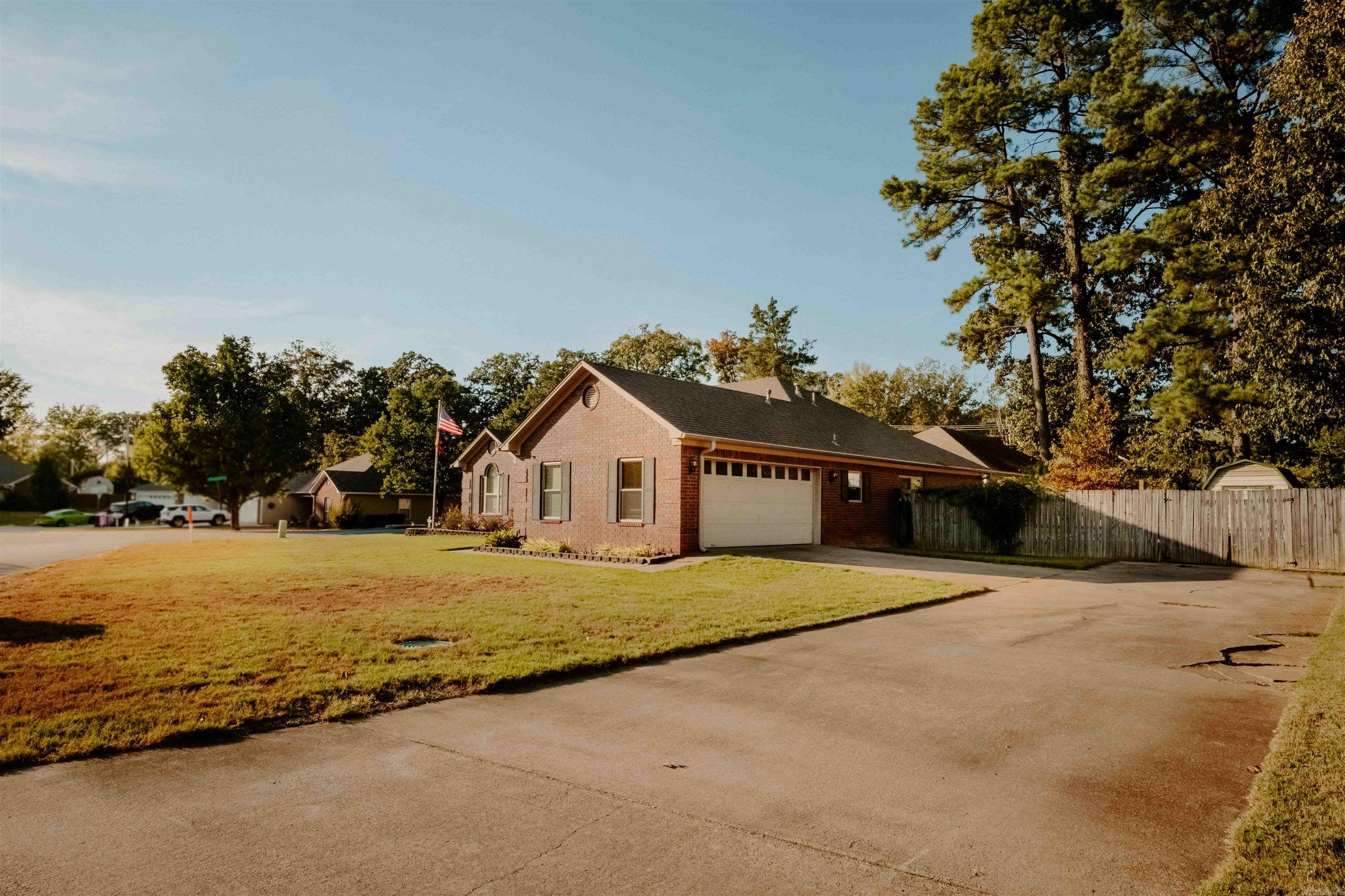 2406 Redwood Property Photo 2