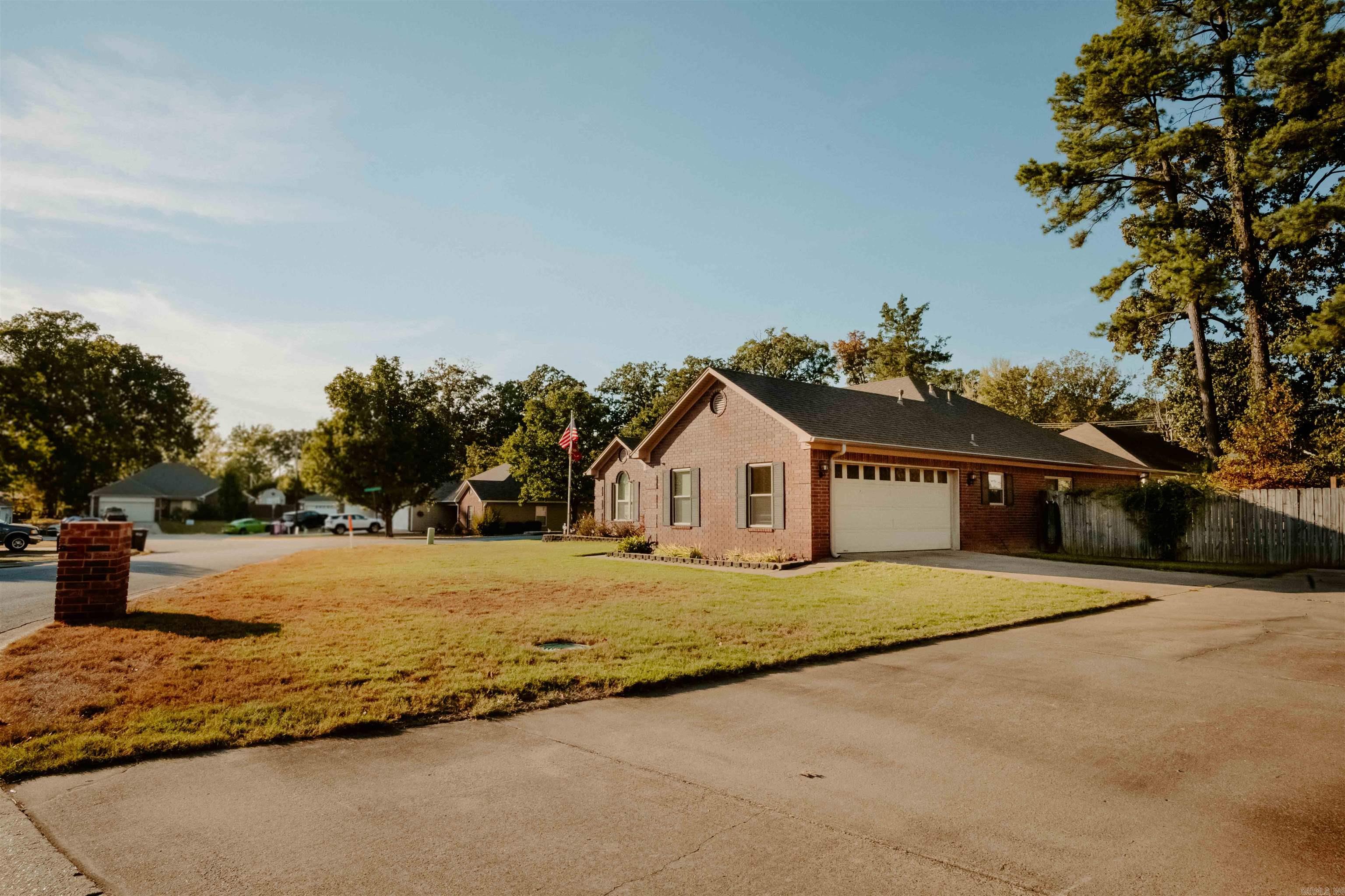 2406 Redwood Property Photo 3