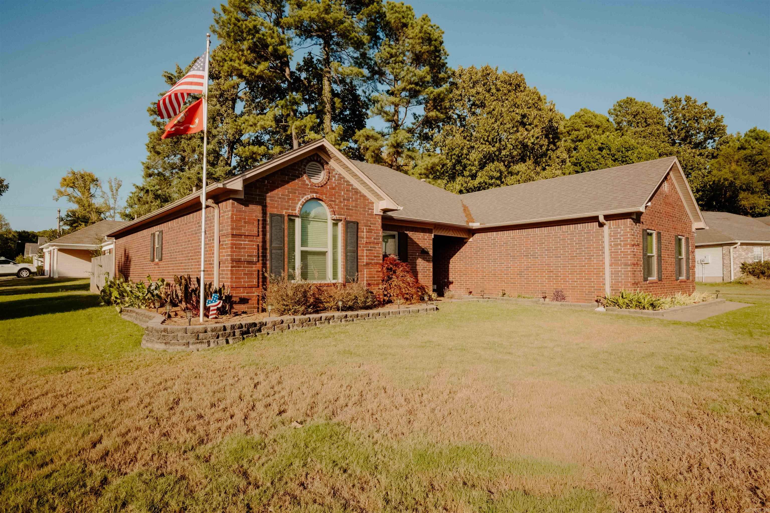 2406 Redwood Property Photo 4