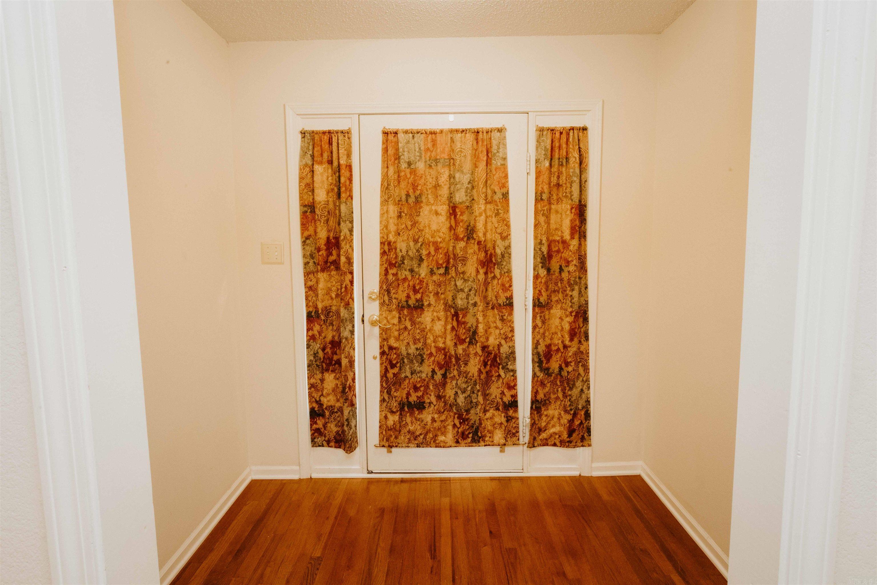 2406 Redwood Property Photo 7