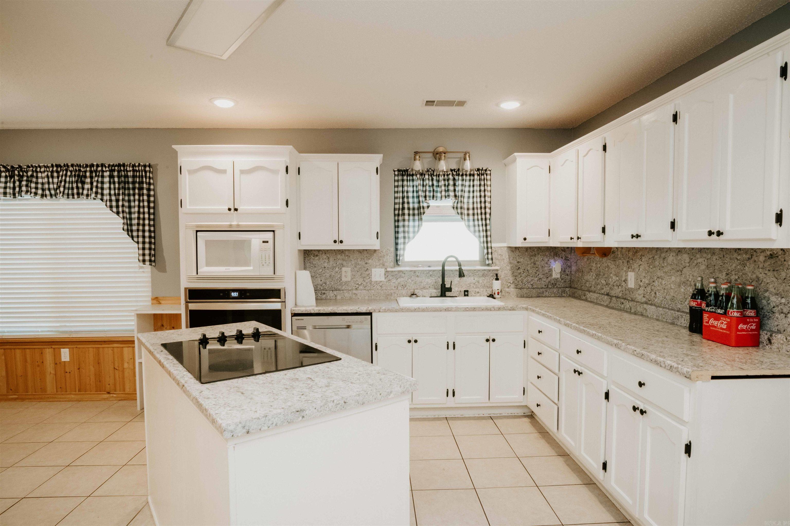 2406 Redwood Property Photo 14