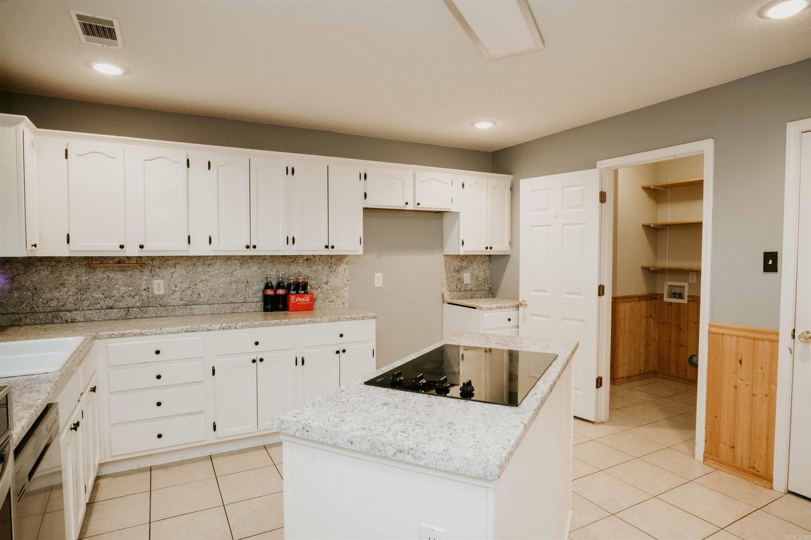 2406 Redwood Property Photo 16