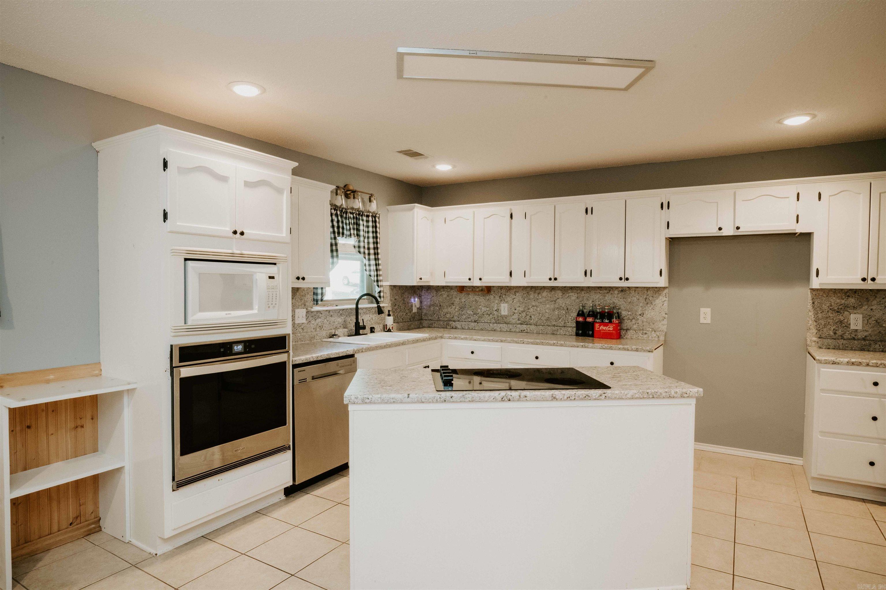 2406 Redwood Property Photo 18
