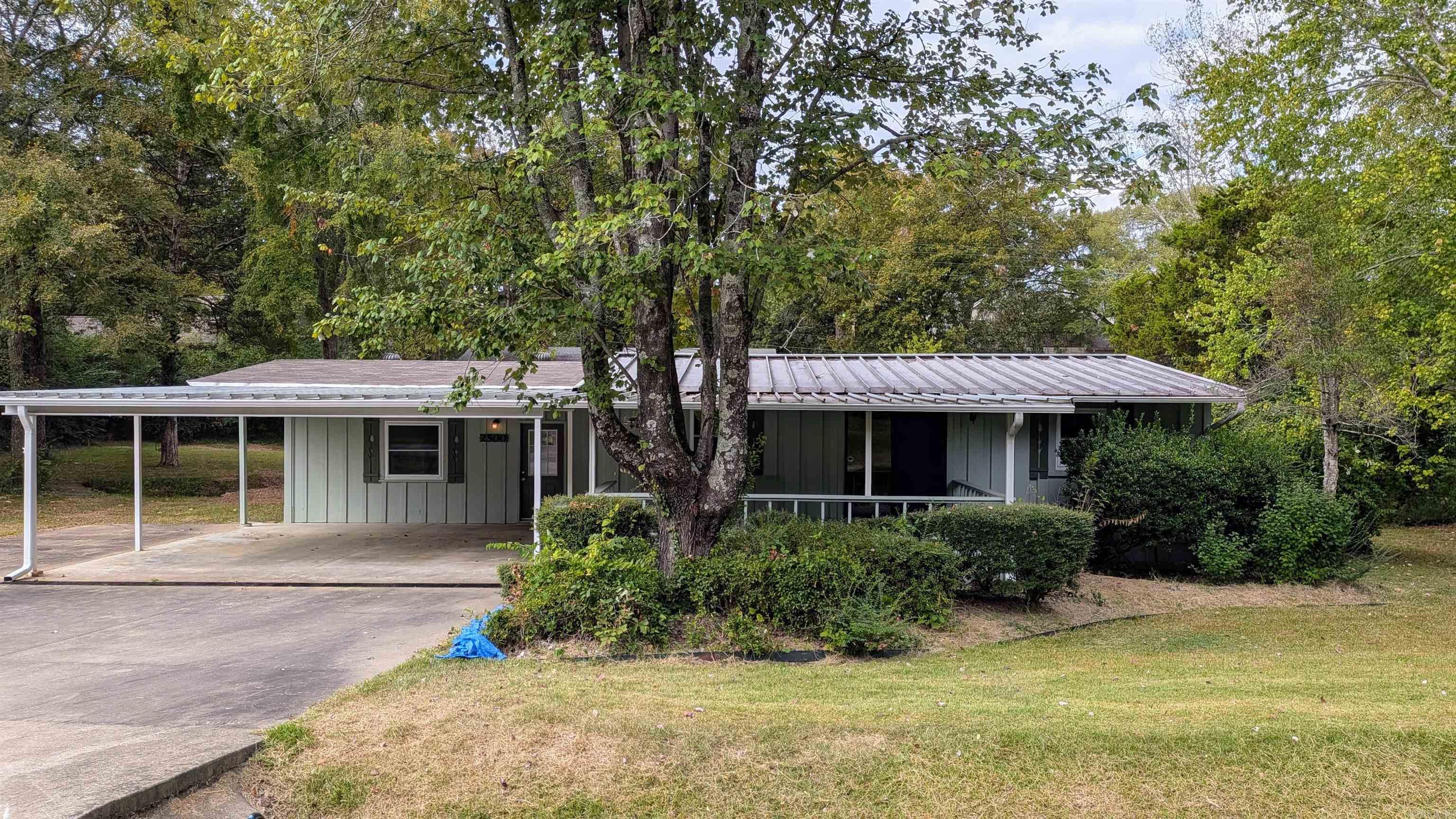 2500 Lakeview Drive Property Photo 1