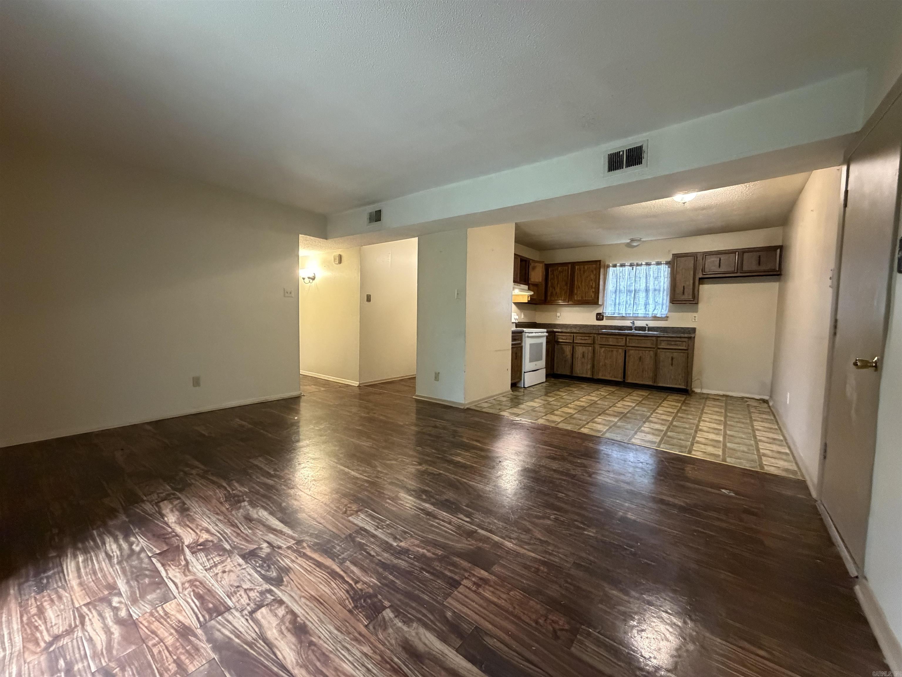 1109 Lehman Drive Property Photo 5