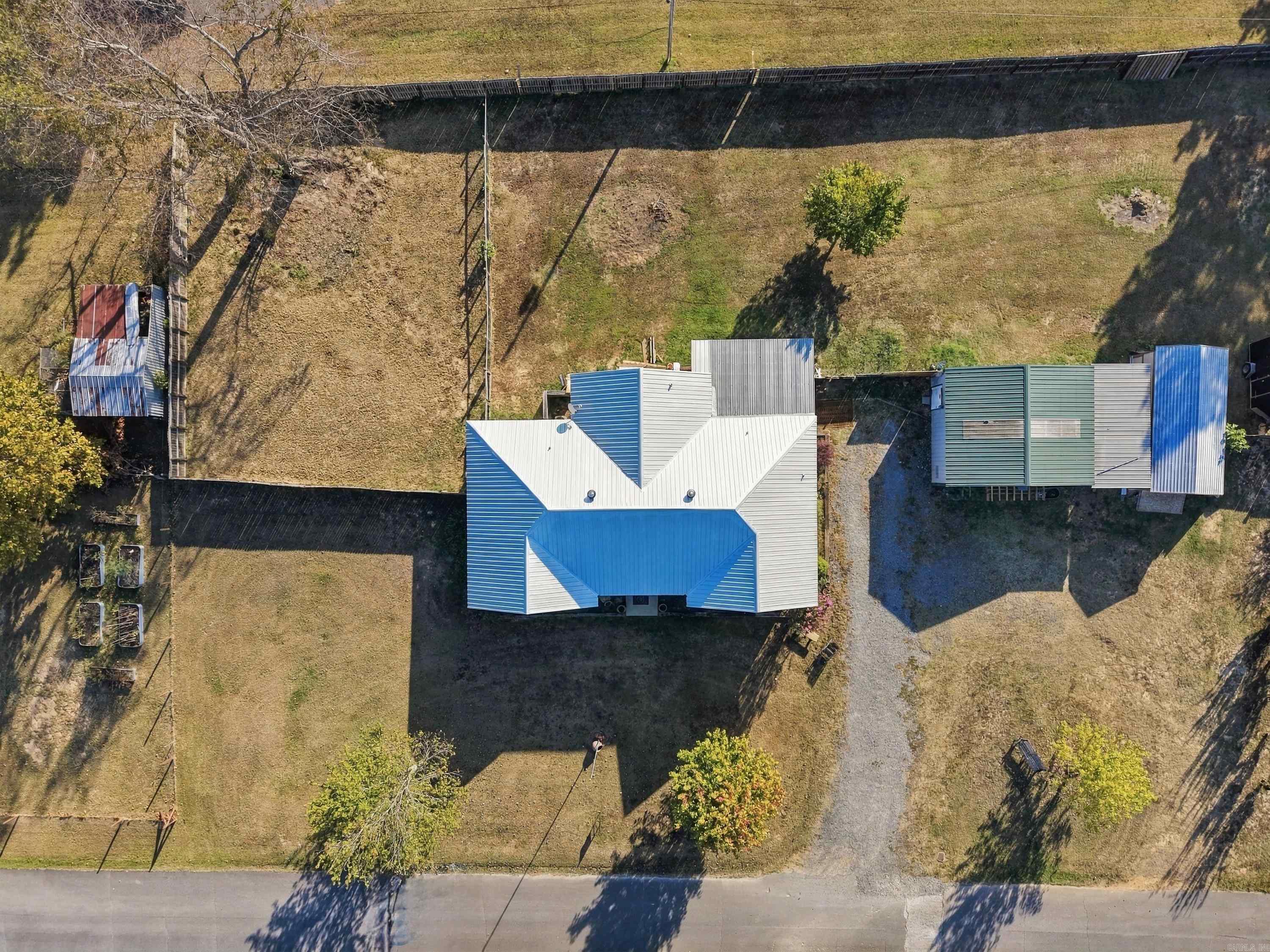 27 Pine Street Property Photo 3