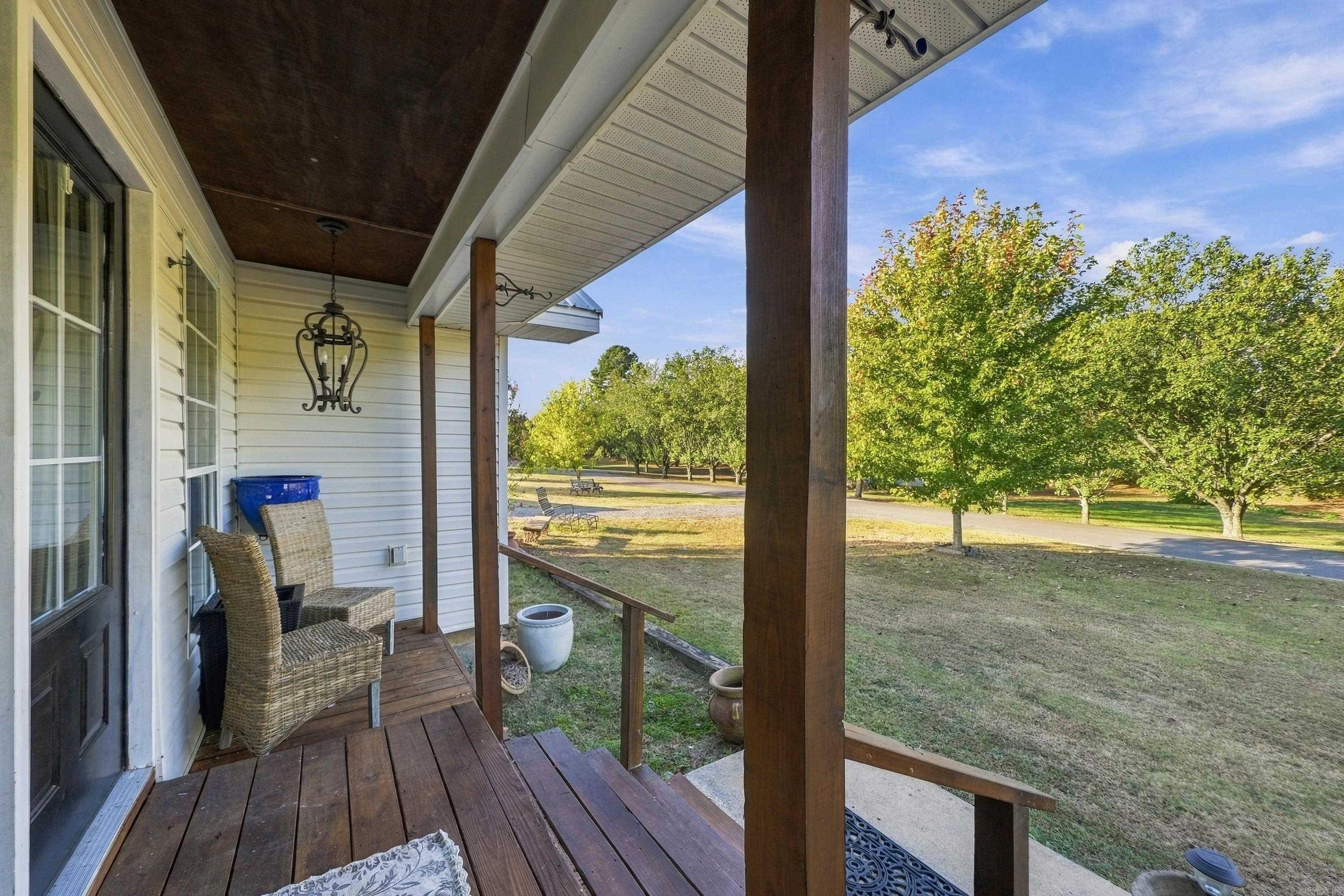 27 Pine Street Property Photo 4