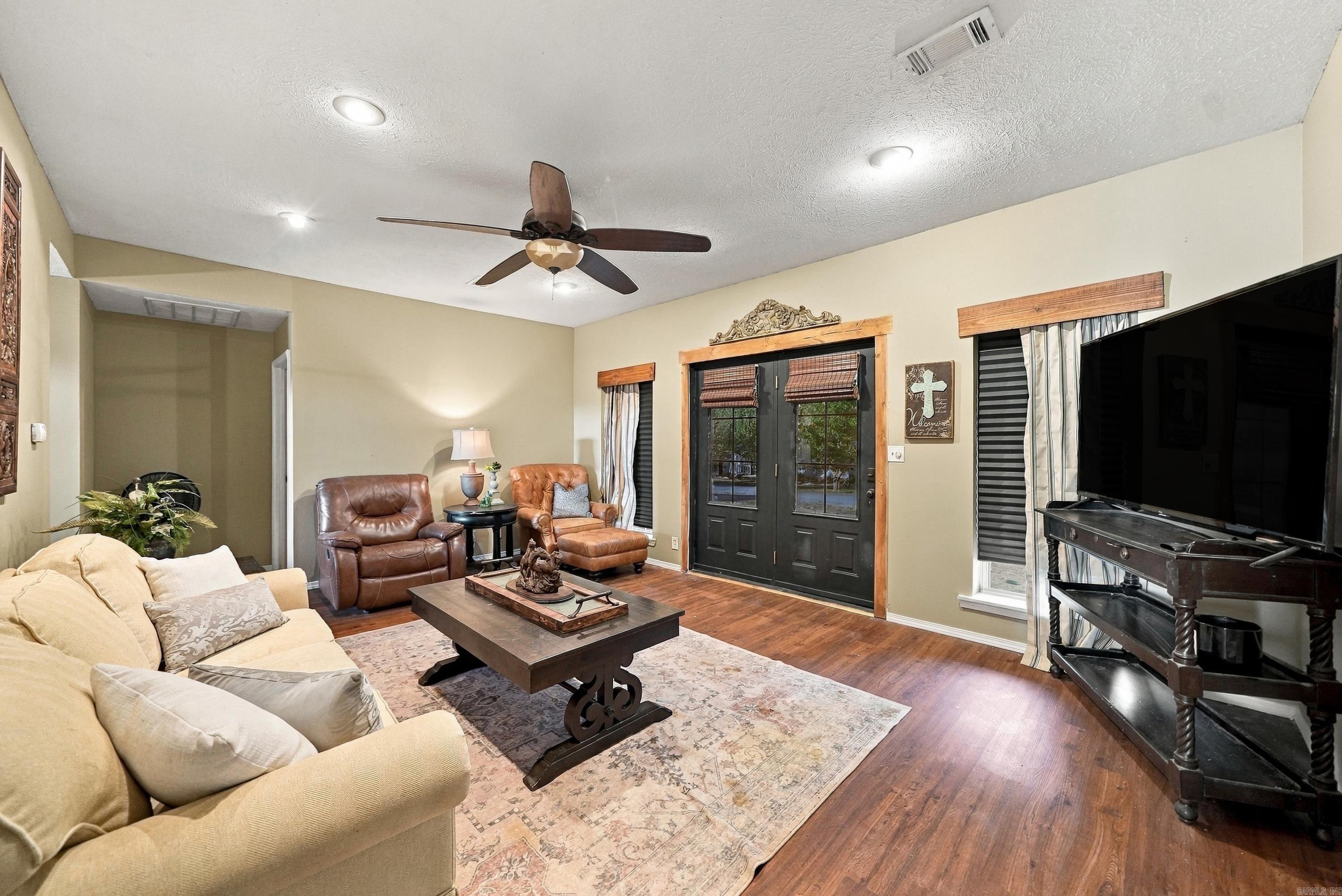 27 Pine Street Property Photo 8