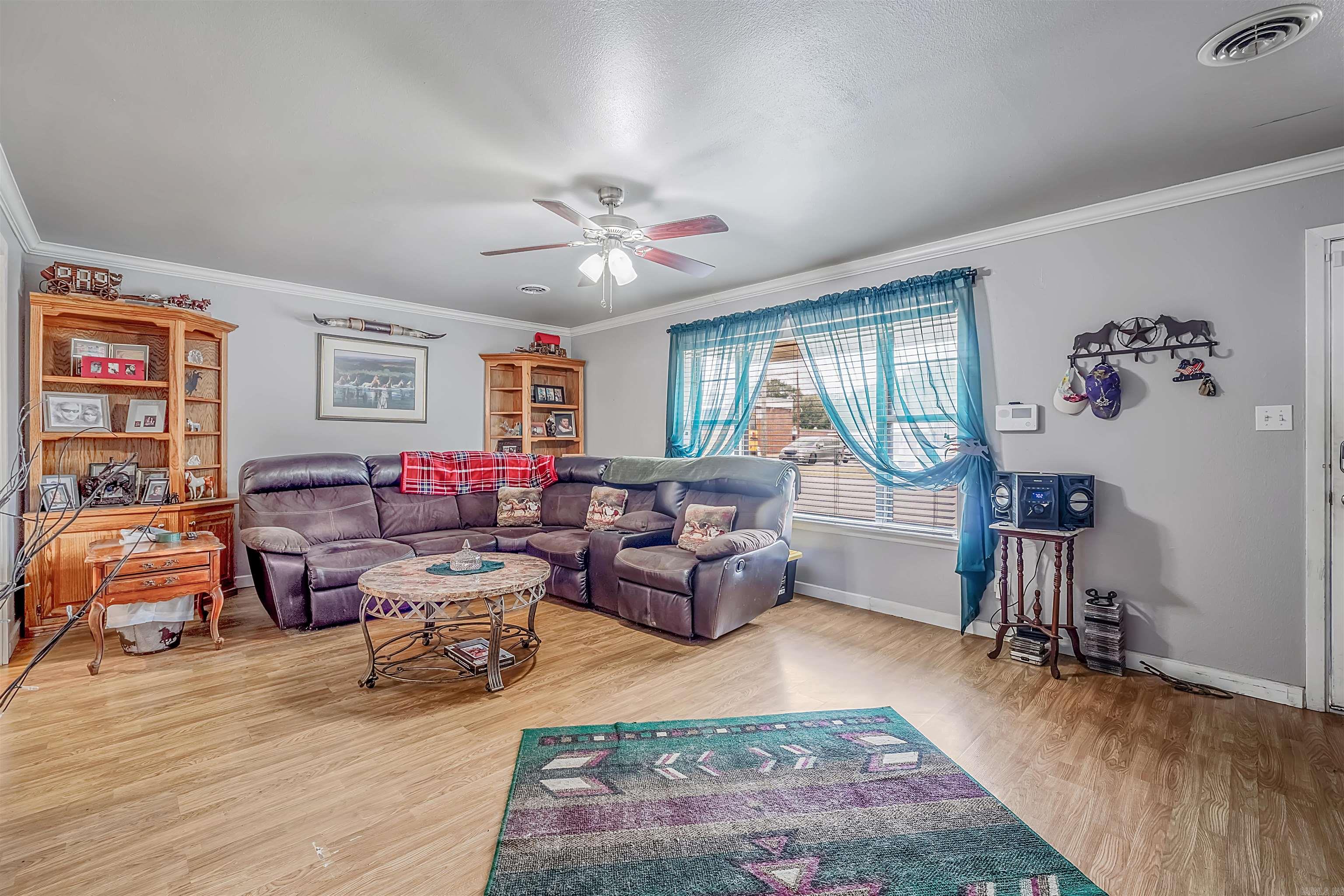 205 E Cleveland Street Property Photo 3