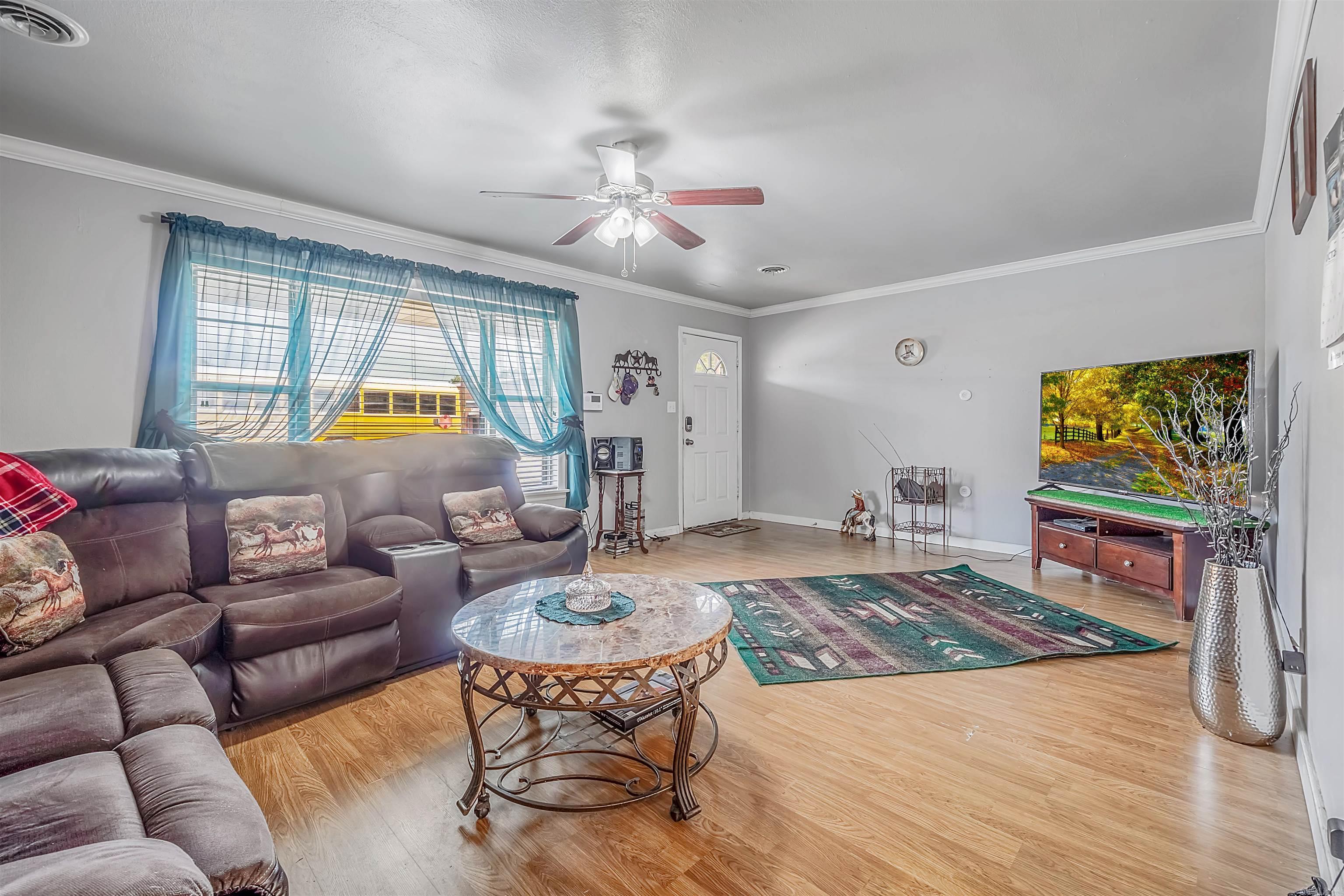 205 E Cleveland Street Property Photo 4