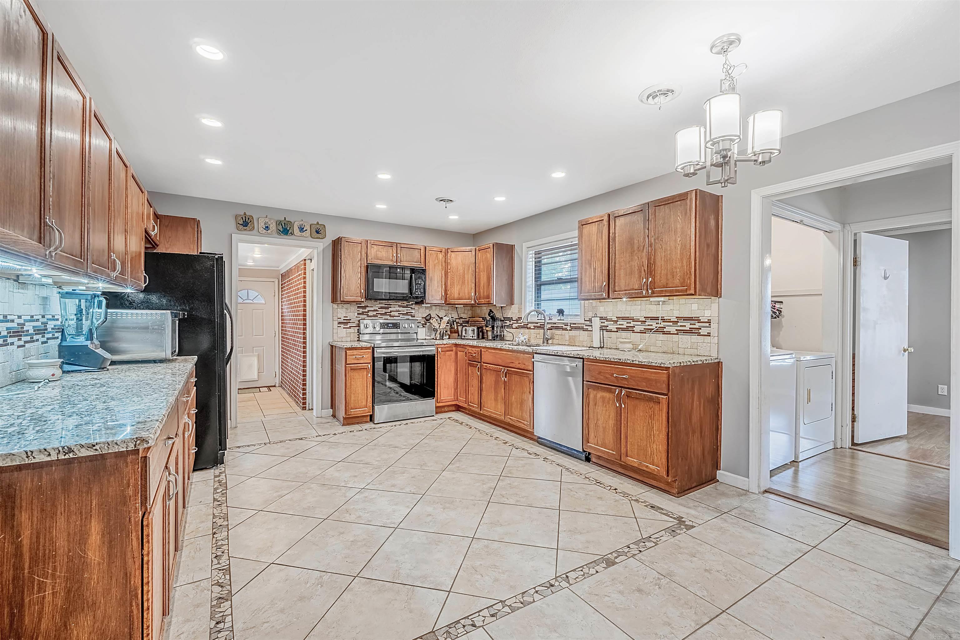 205 E Cleveland Street Property Photo 6