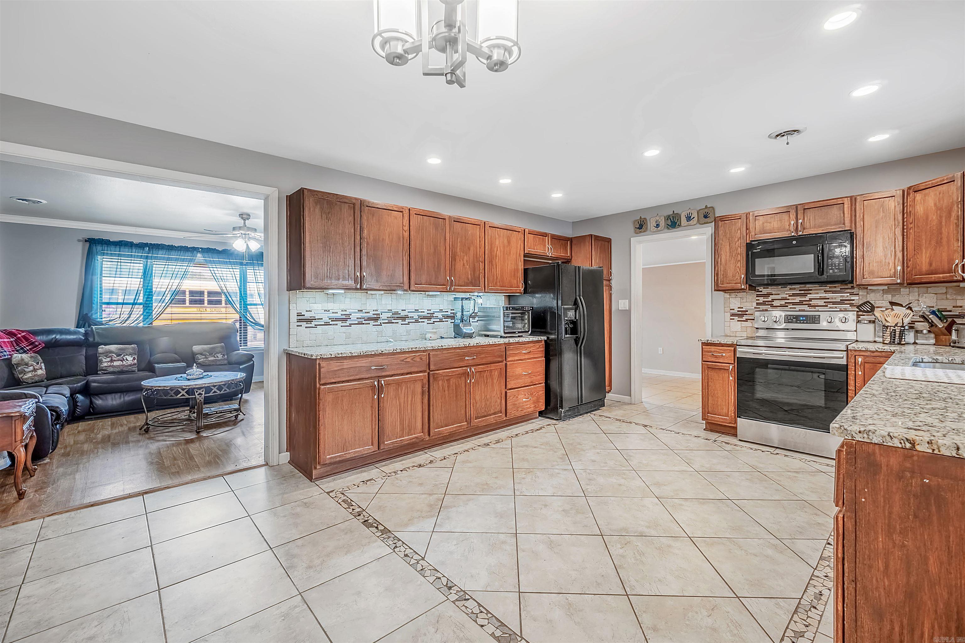 205 E Cleveland Street Property Photo 8