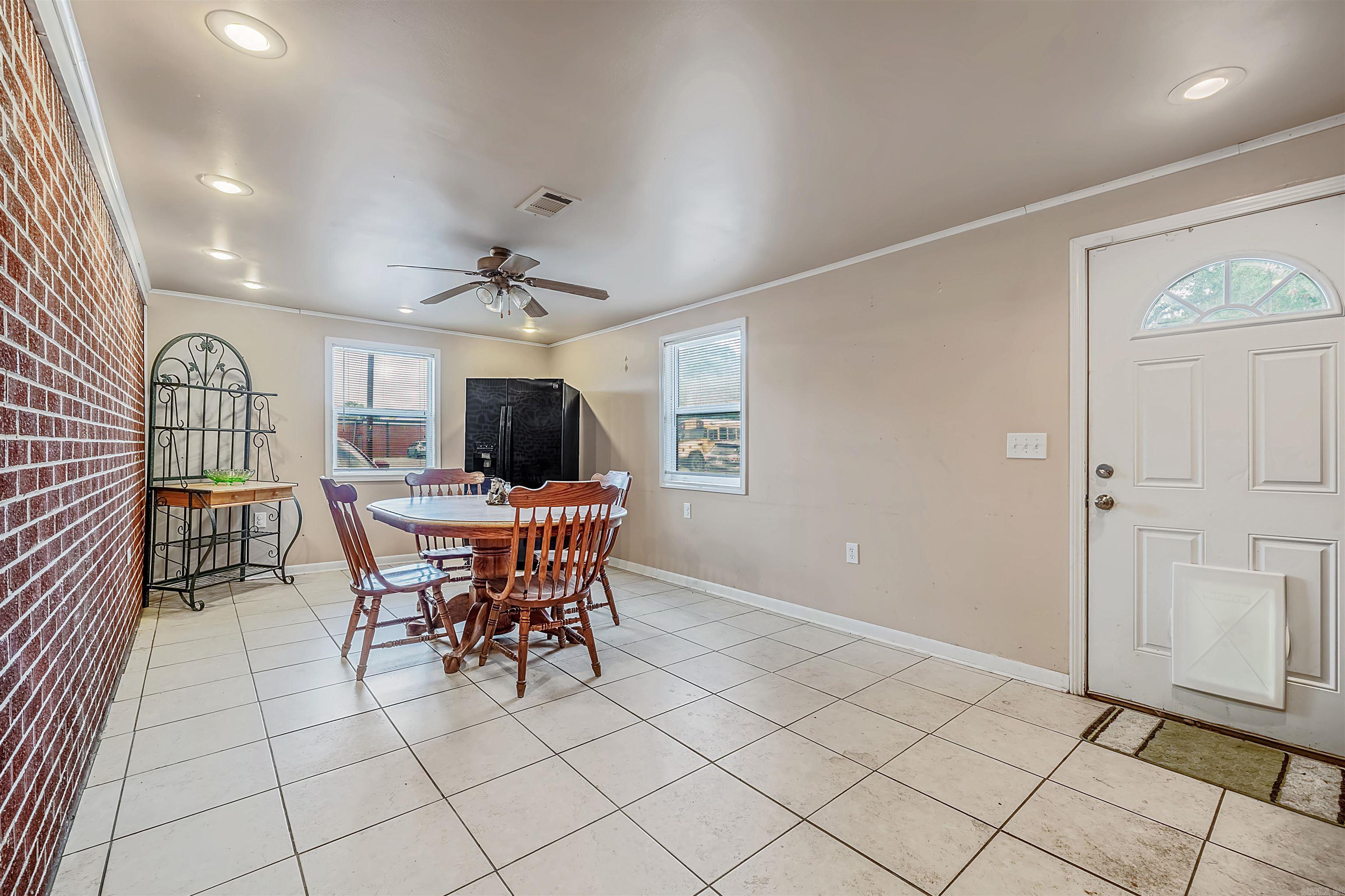 205 E Cleveland Street Property Photo 12