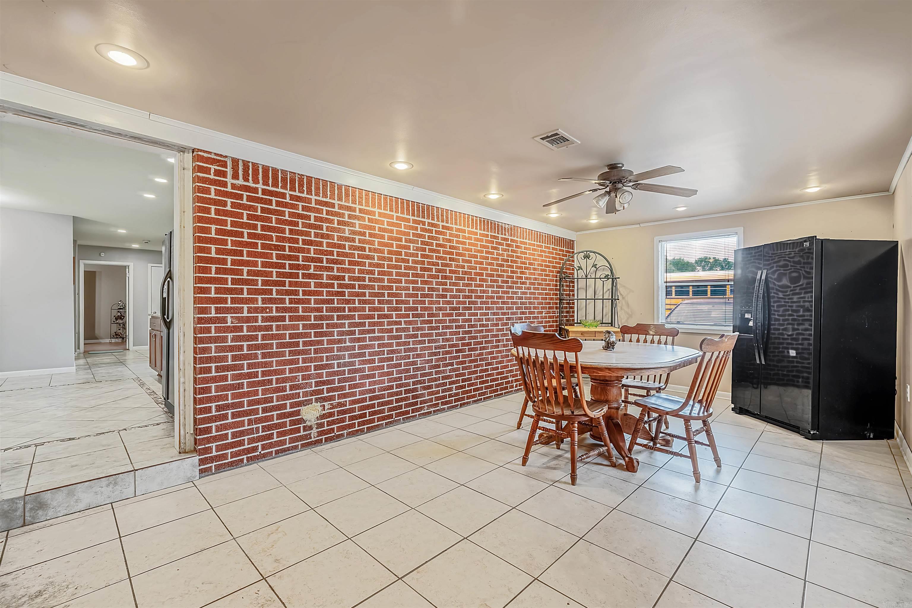 205 E Cleveland Street Property Photo 13