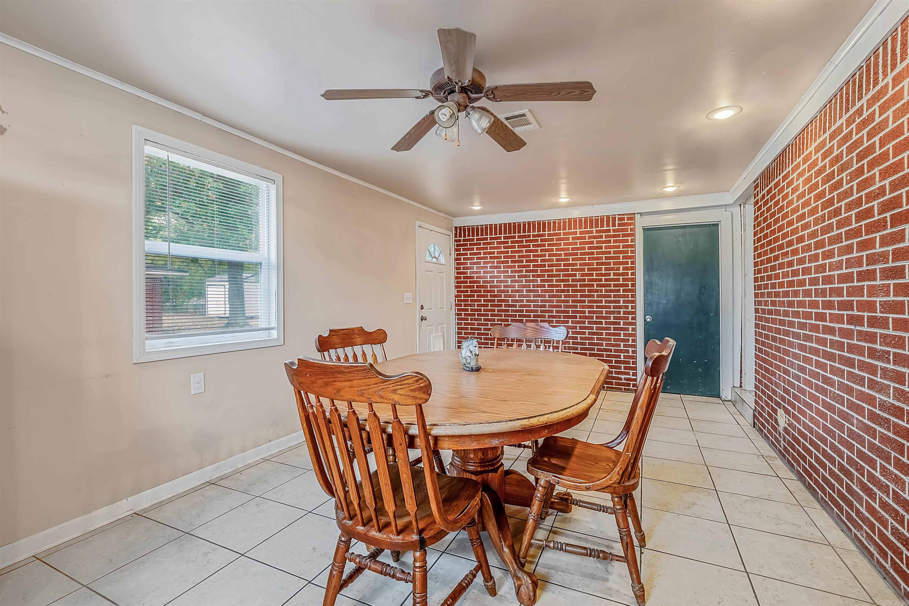 205 E Cleveland Street Property Photo 14