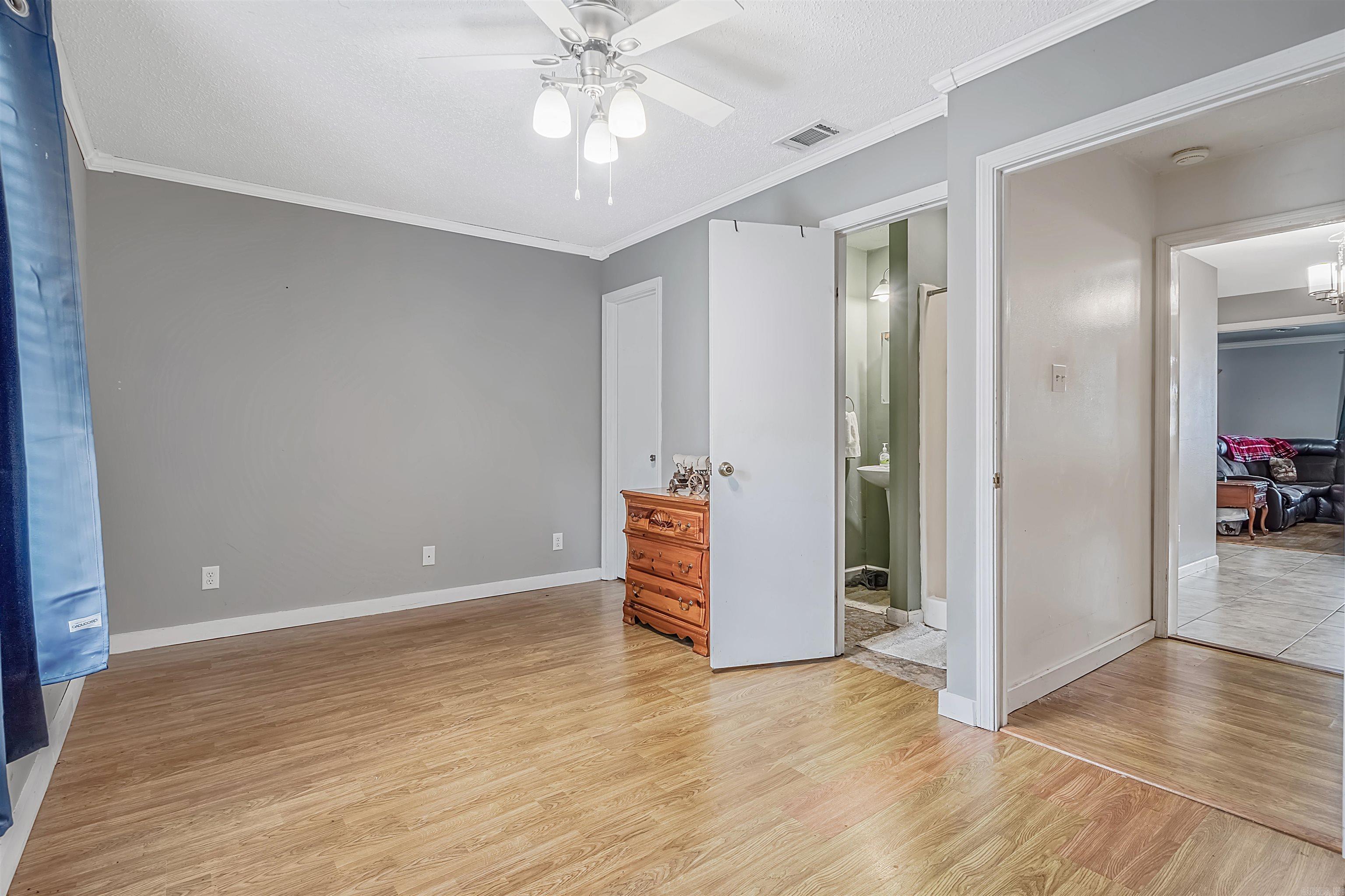 205 E Cleveland Street Property Photo 18