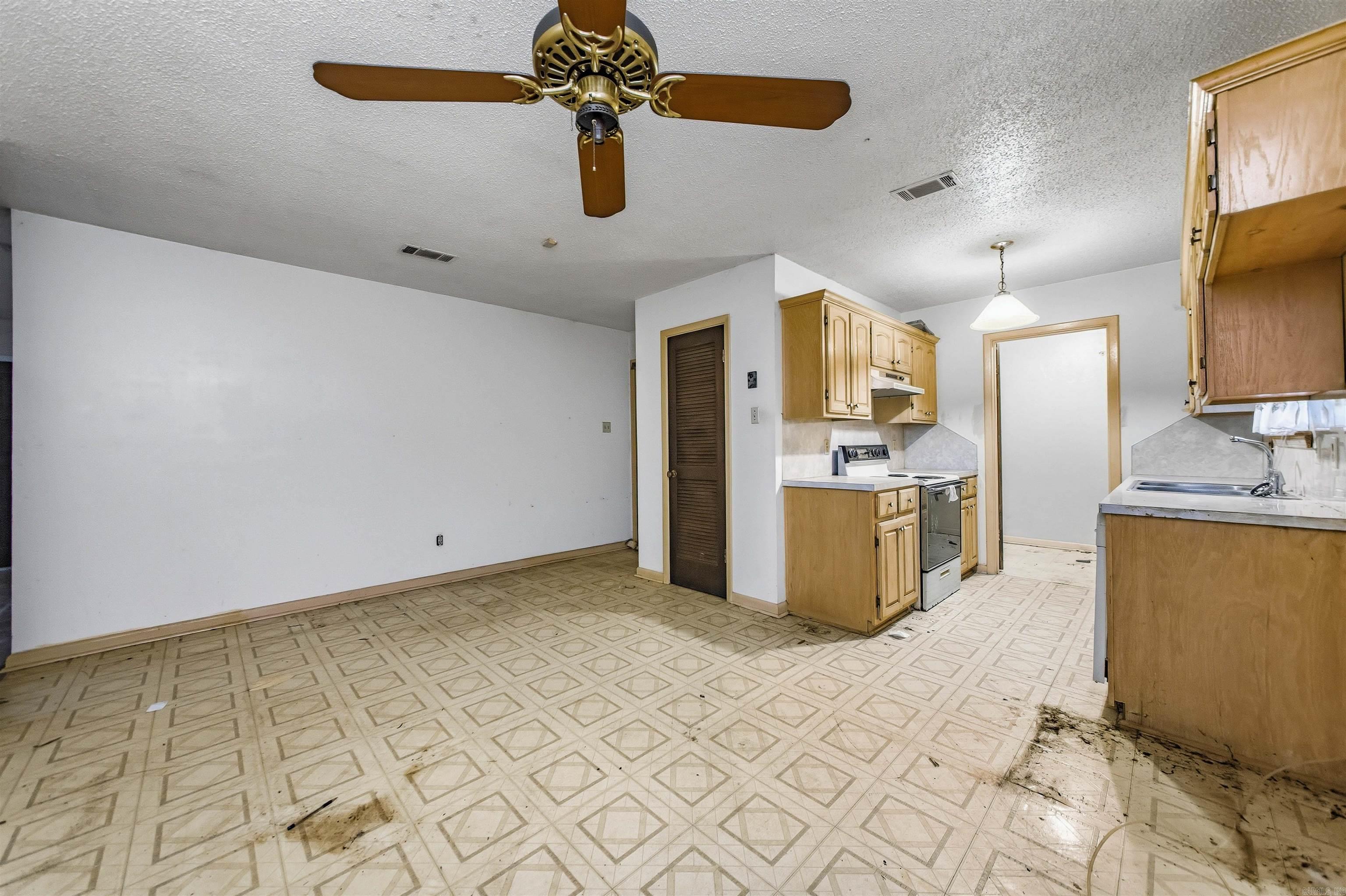 6 Pine Cone Cove Property Photo 9