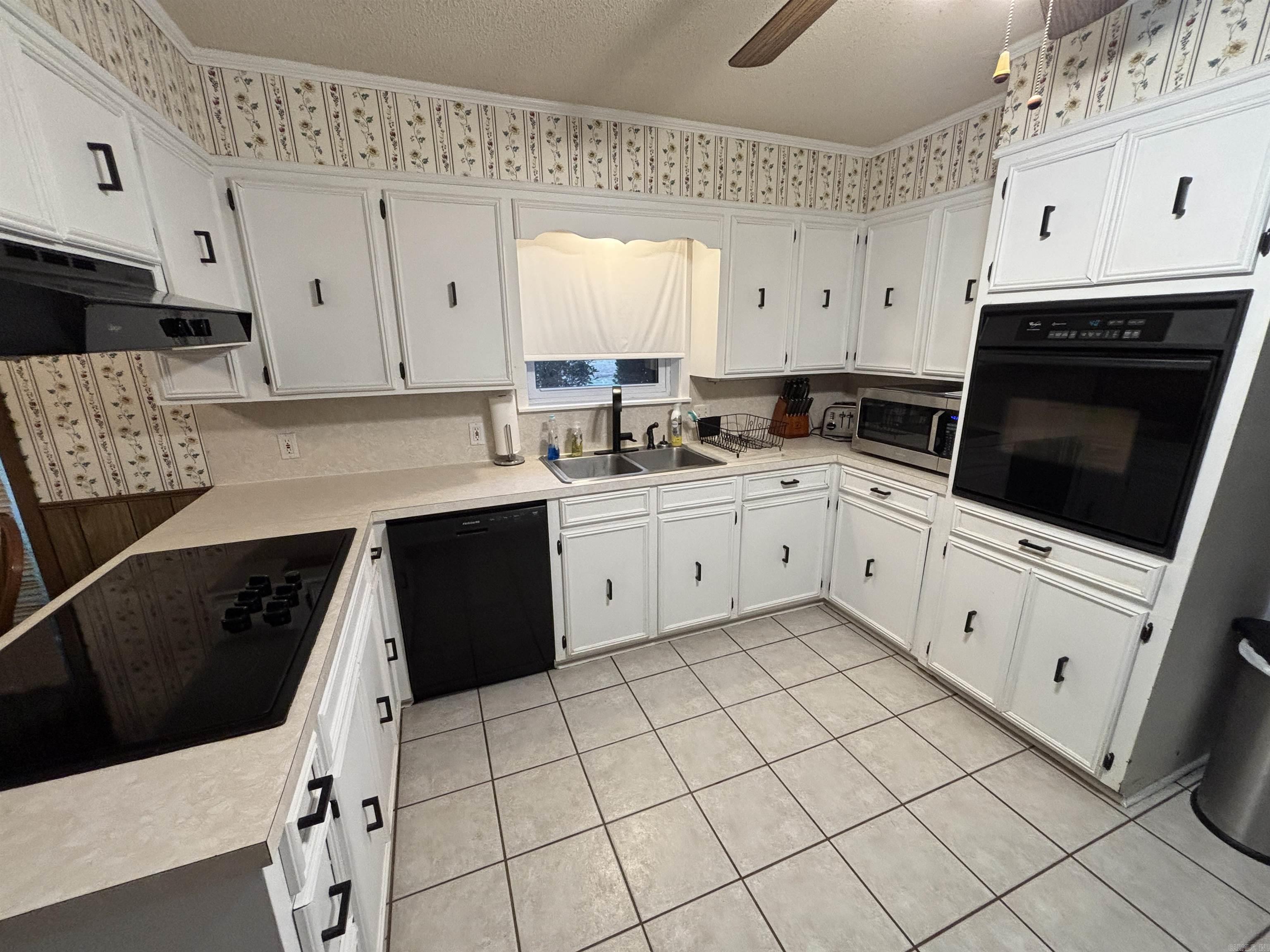 369 Highway 376 Property Photo 12