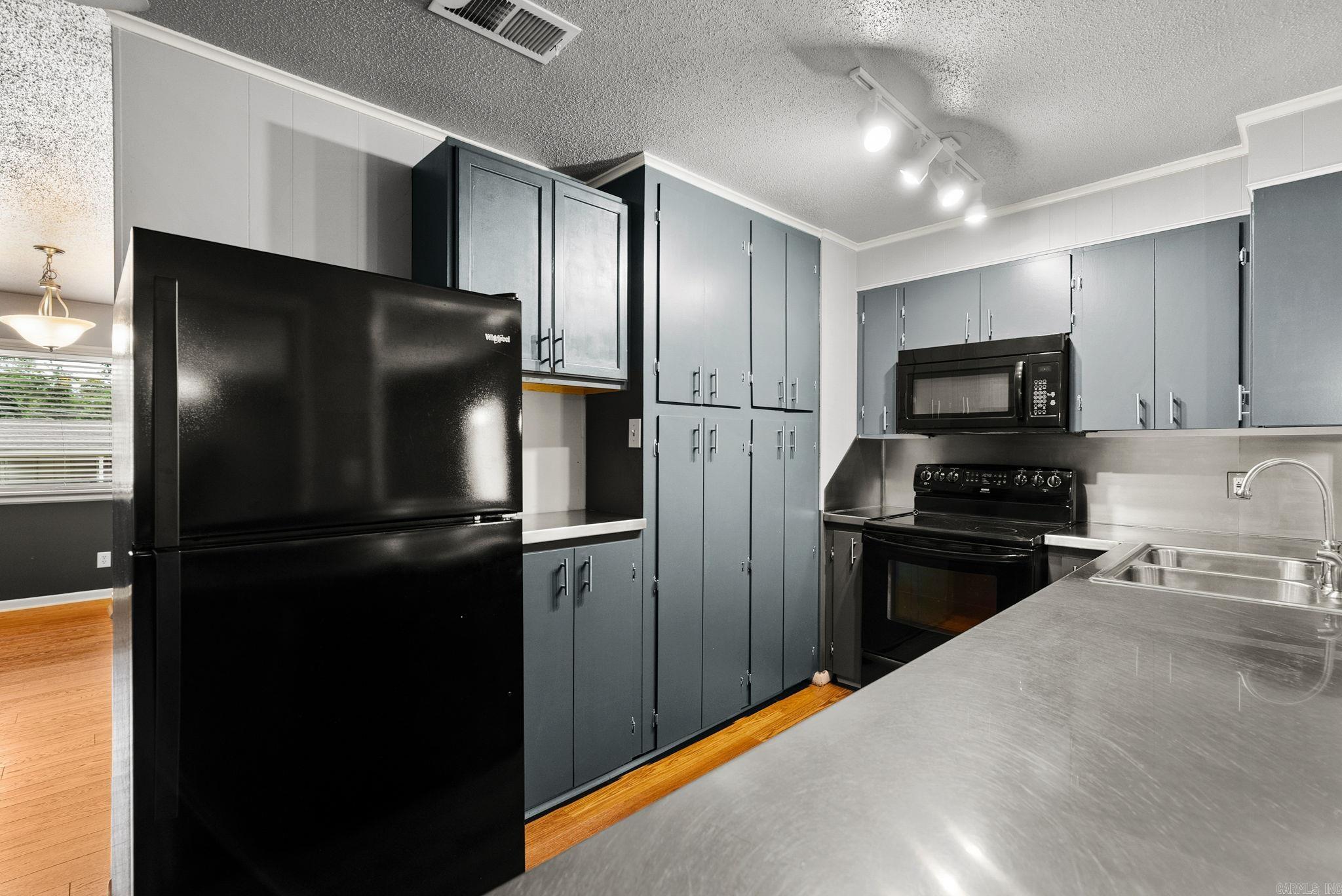 8721 Claremont Avenue Property Photo 17