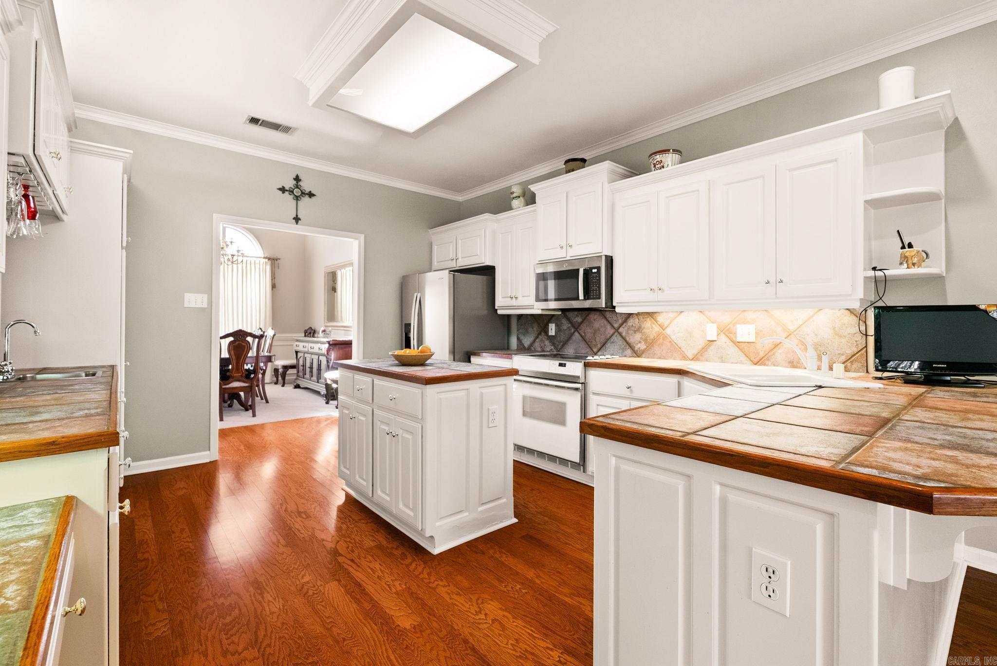 38 Chatel Property Photo 15