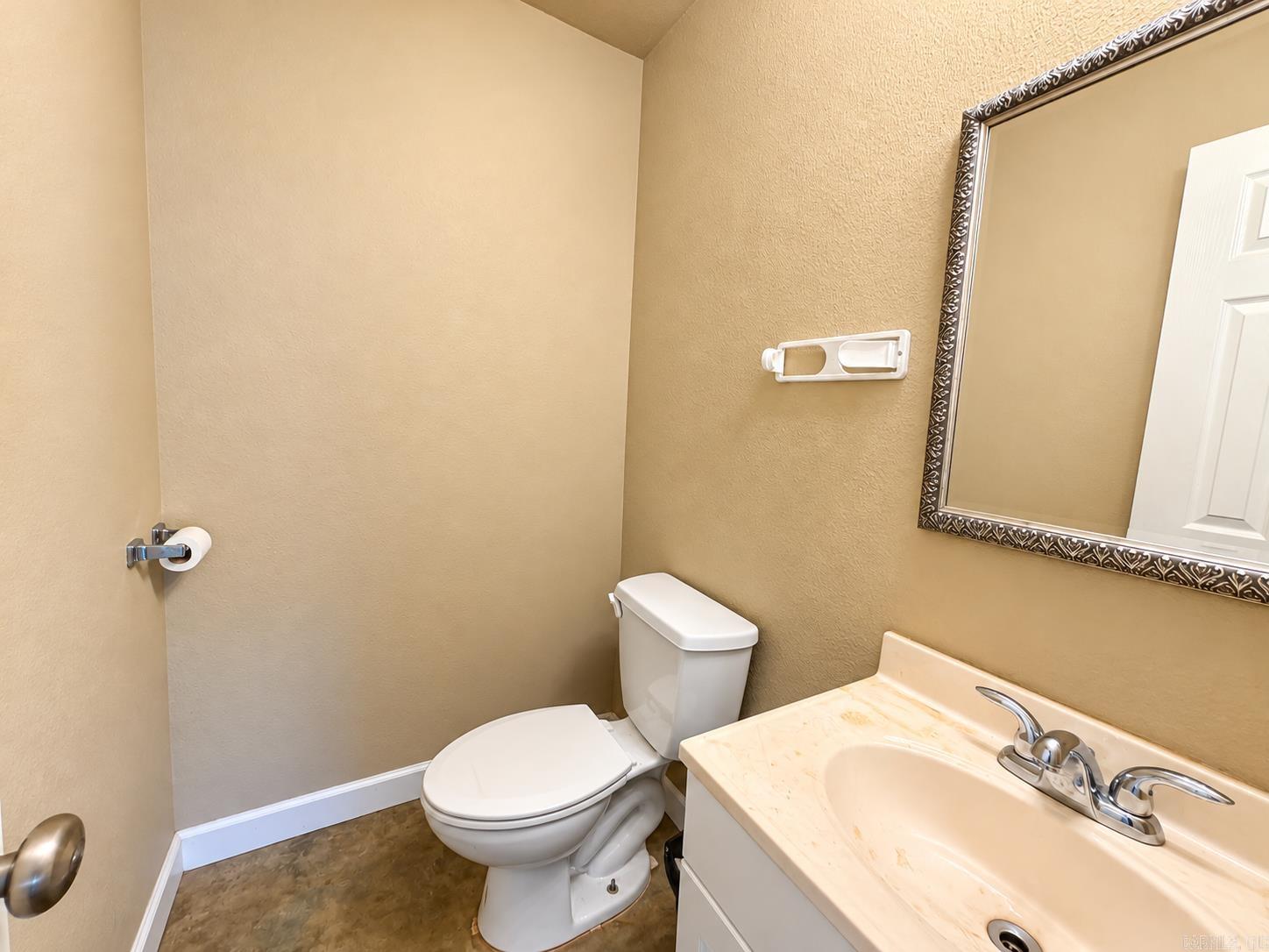 901 Carpenter Street Property Photo 8
