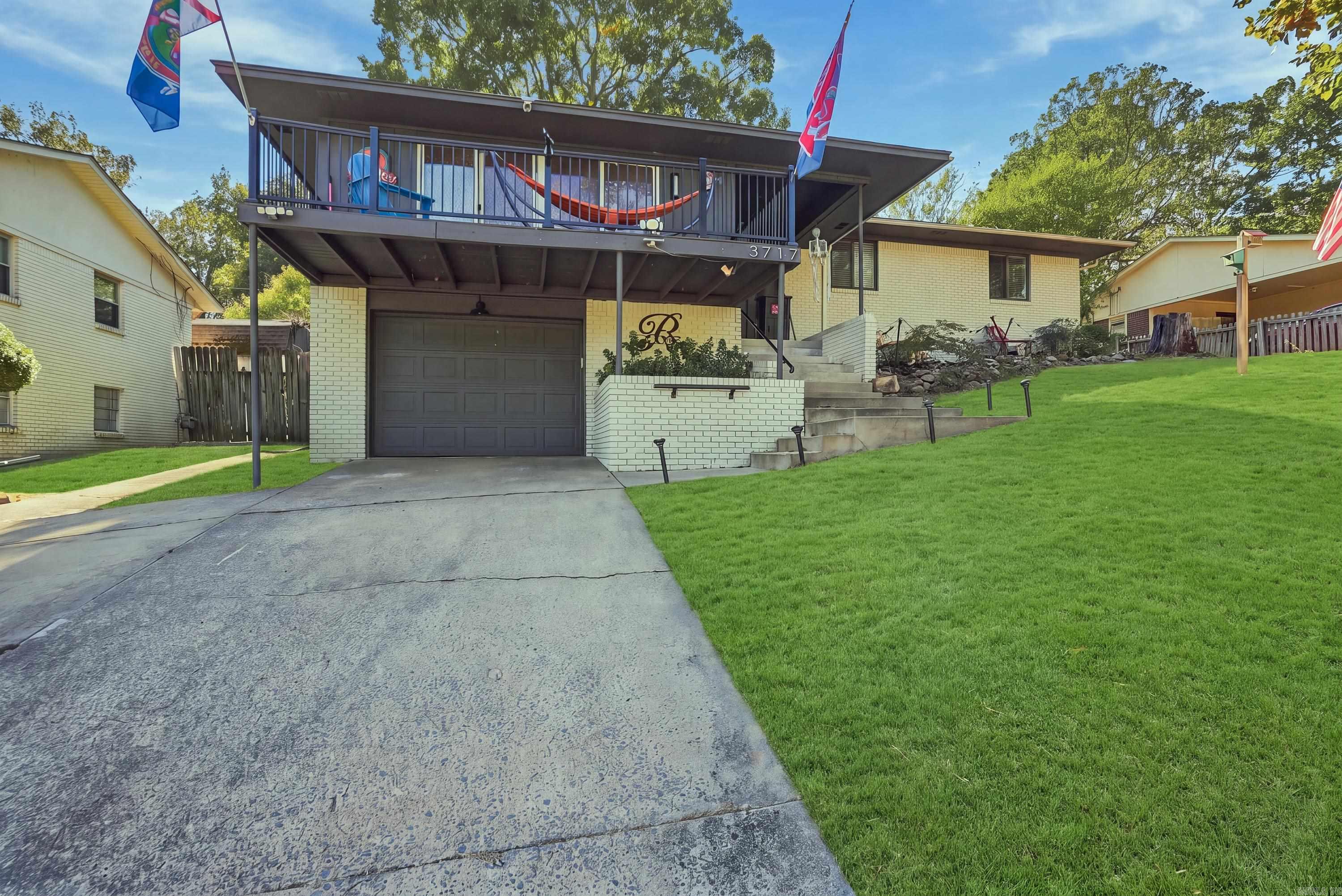 3717 Loch Lane Property Photo 4