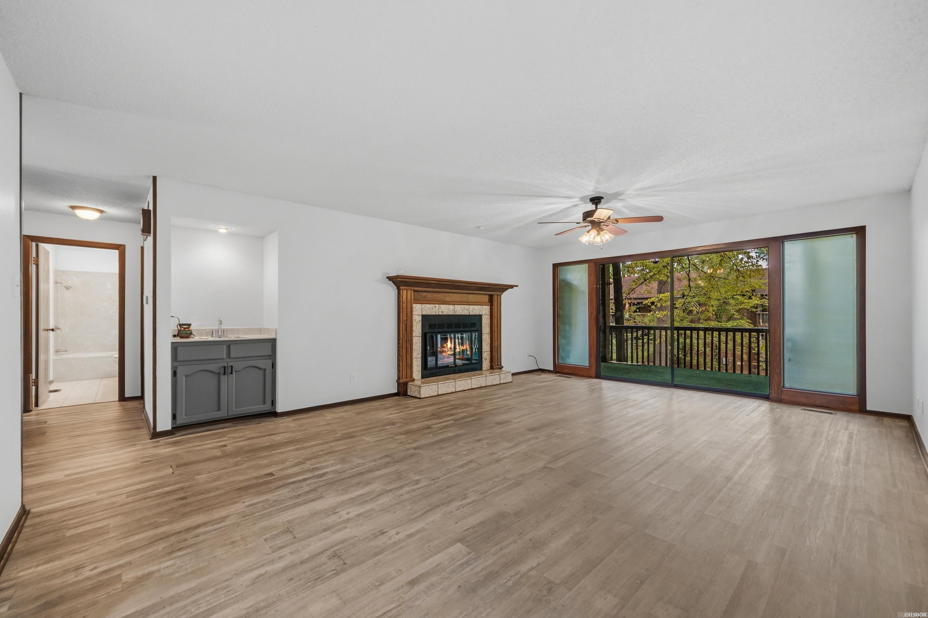 2315 Lakeshore Drive J1 Property Photo 8