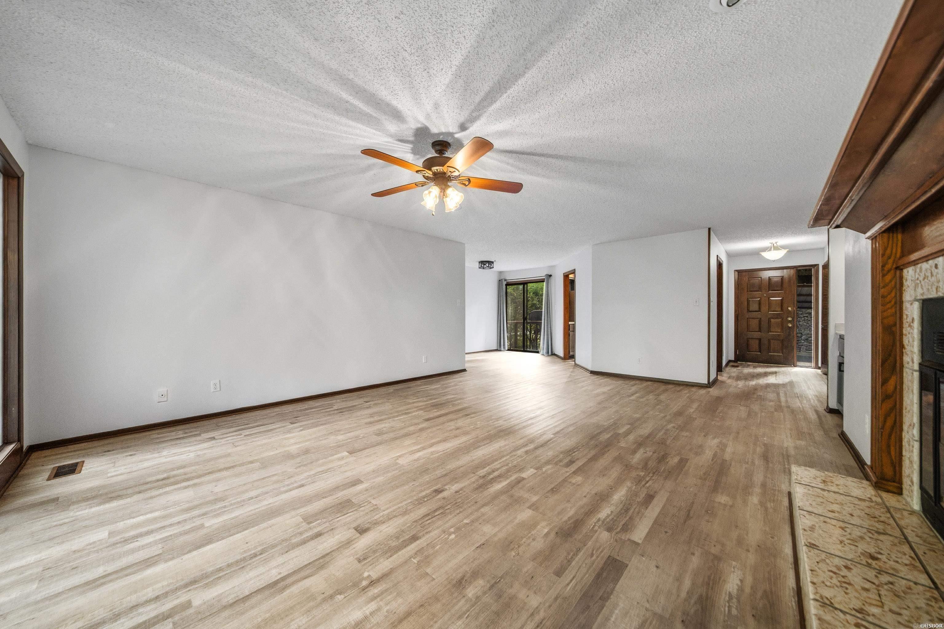2315 Lakeshore Drive J1 Property Photo 10