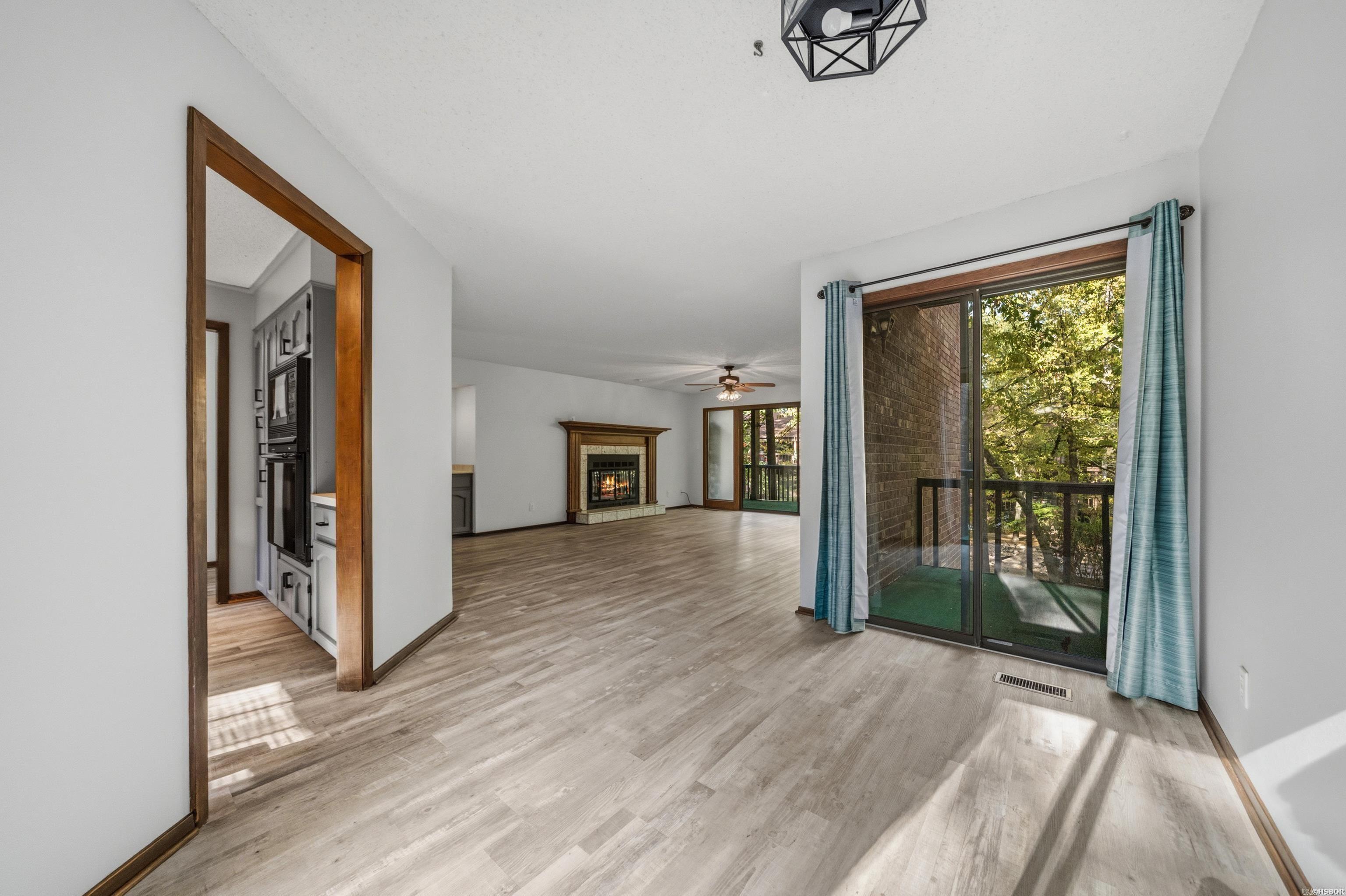 2315 Lakeshore Drive J1 Property Photo 11