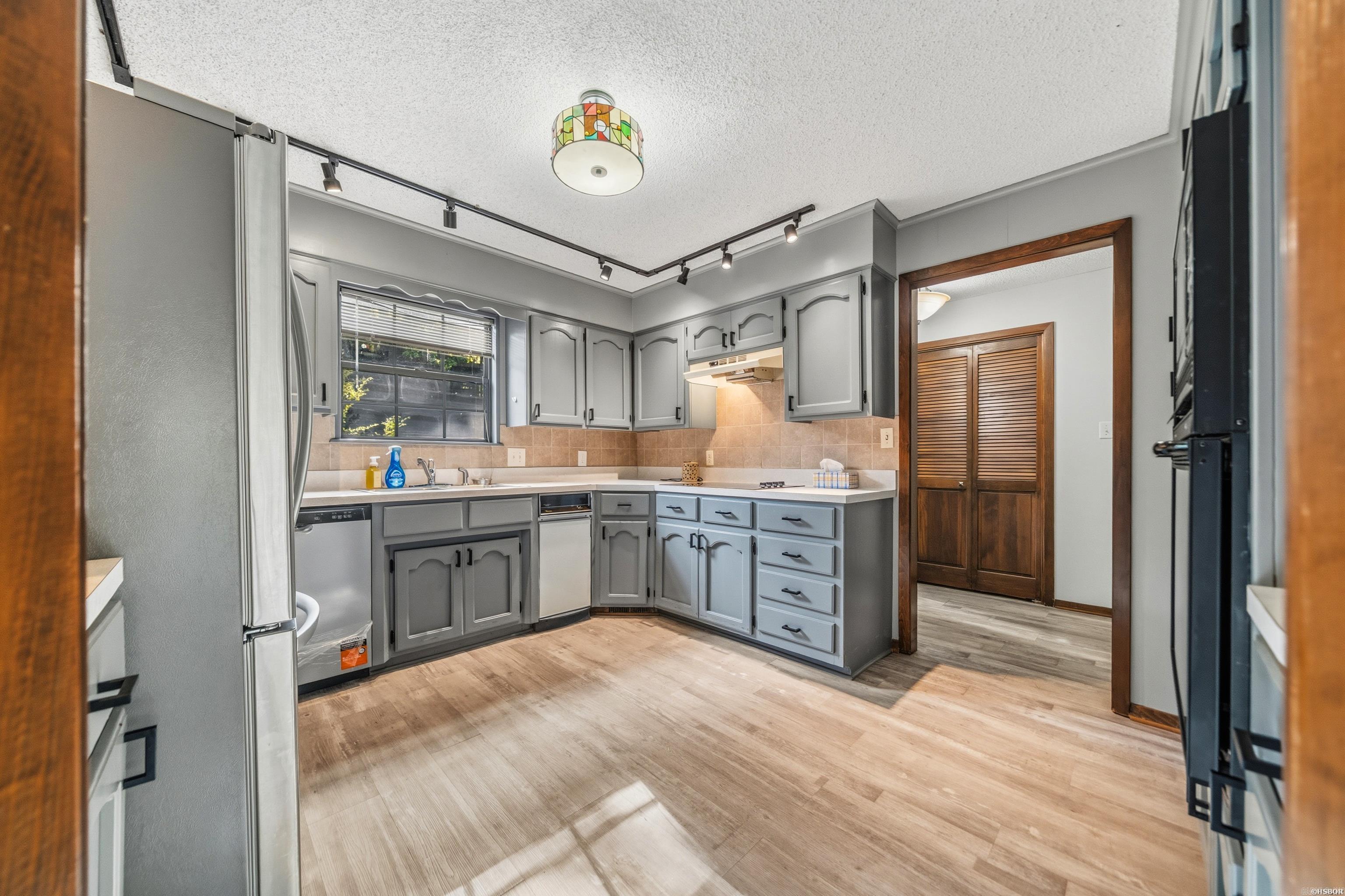 2315 Lakeshore Drive J1 Property Photo 12