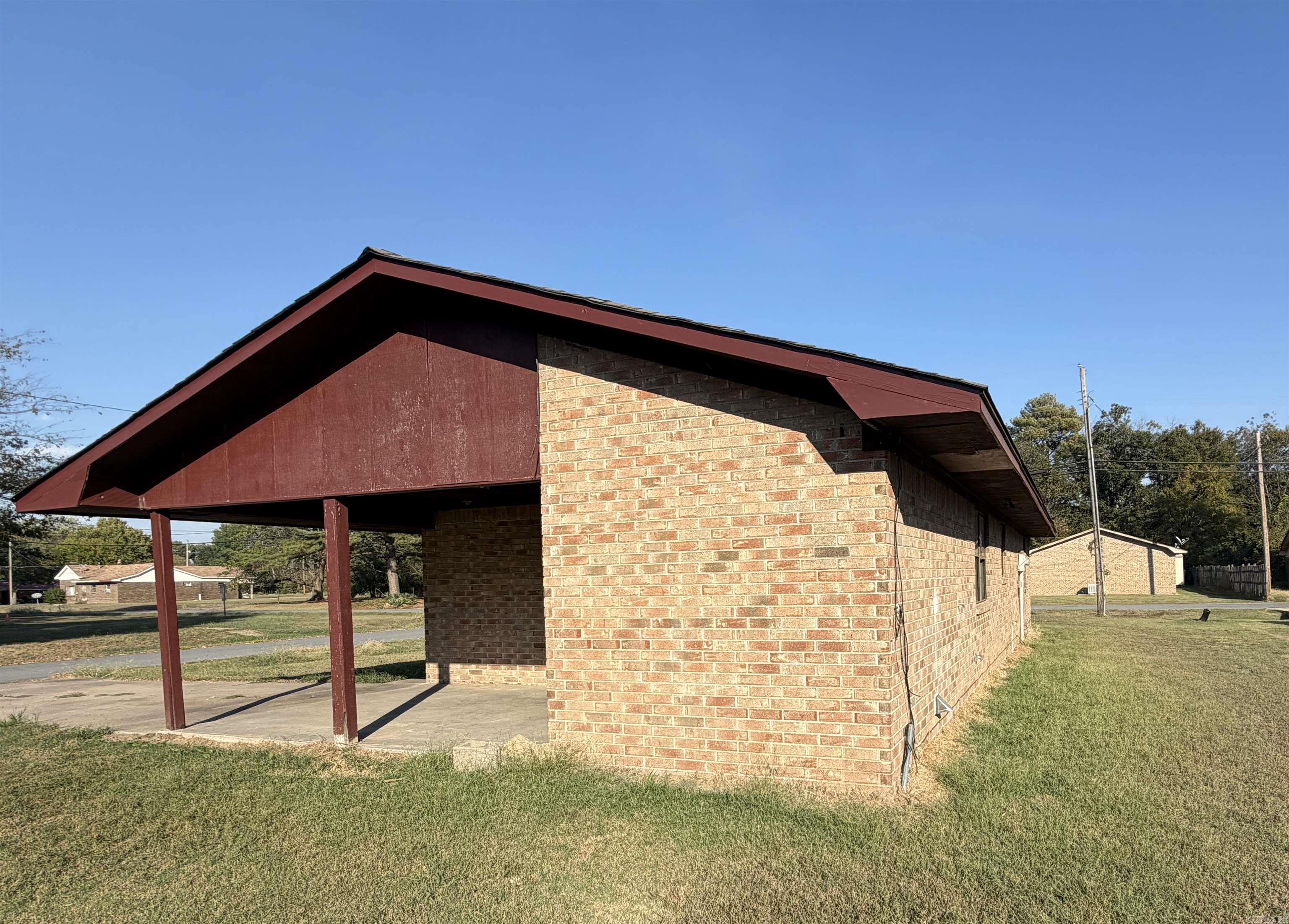 511 E Washington Street Property Photo 4
