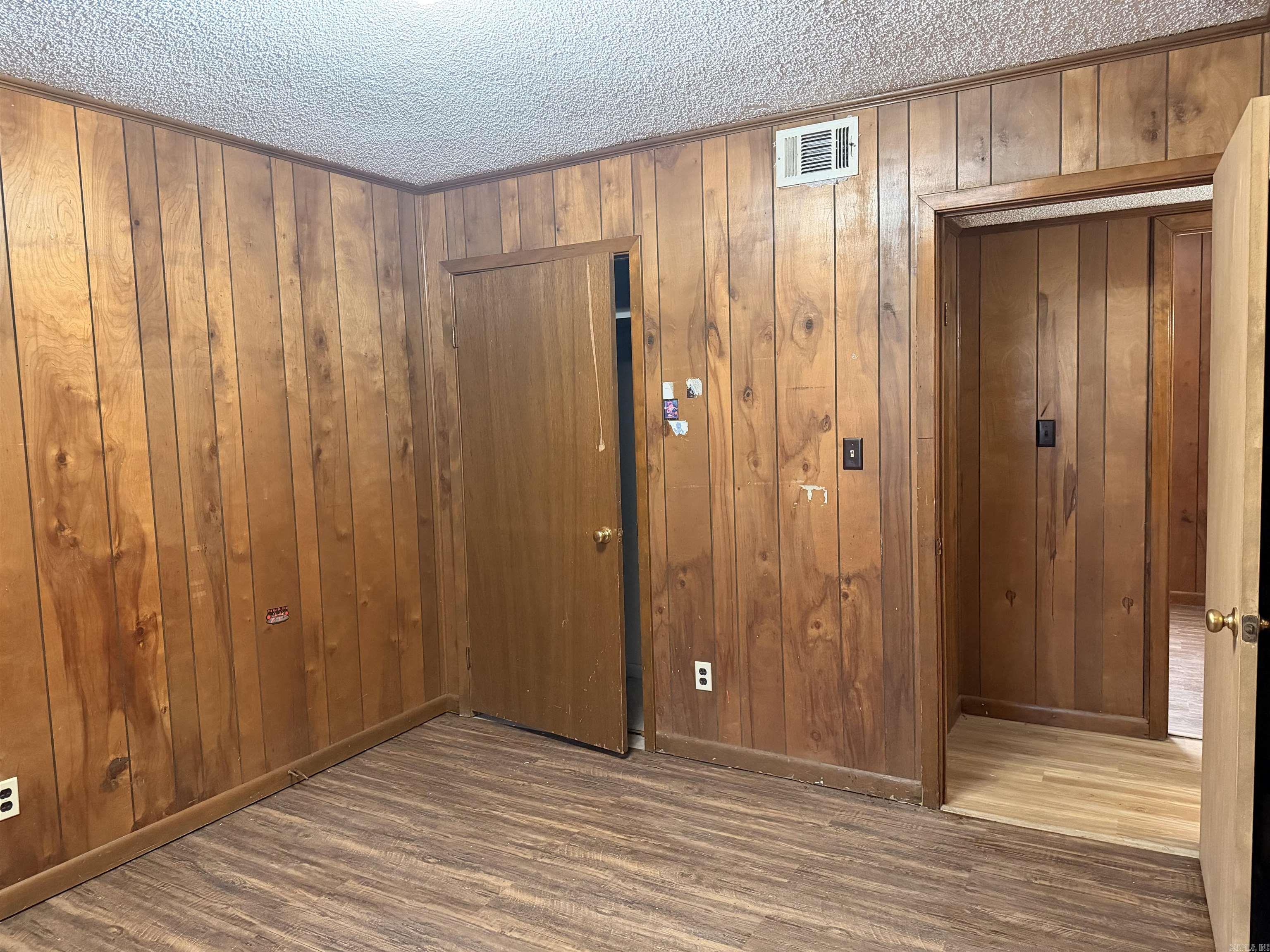 511 E Washington Street Property Photo 14