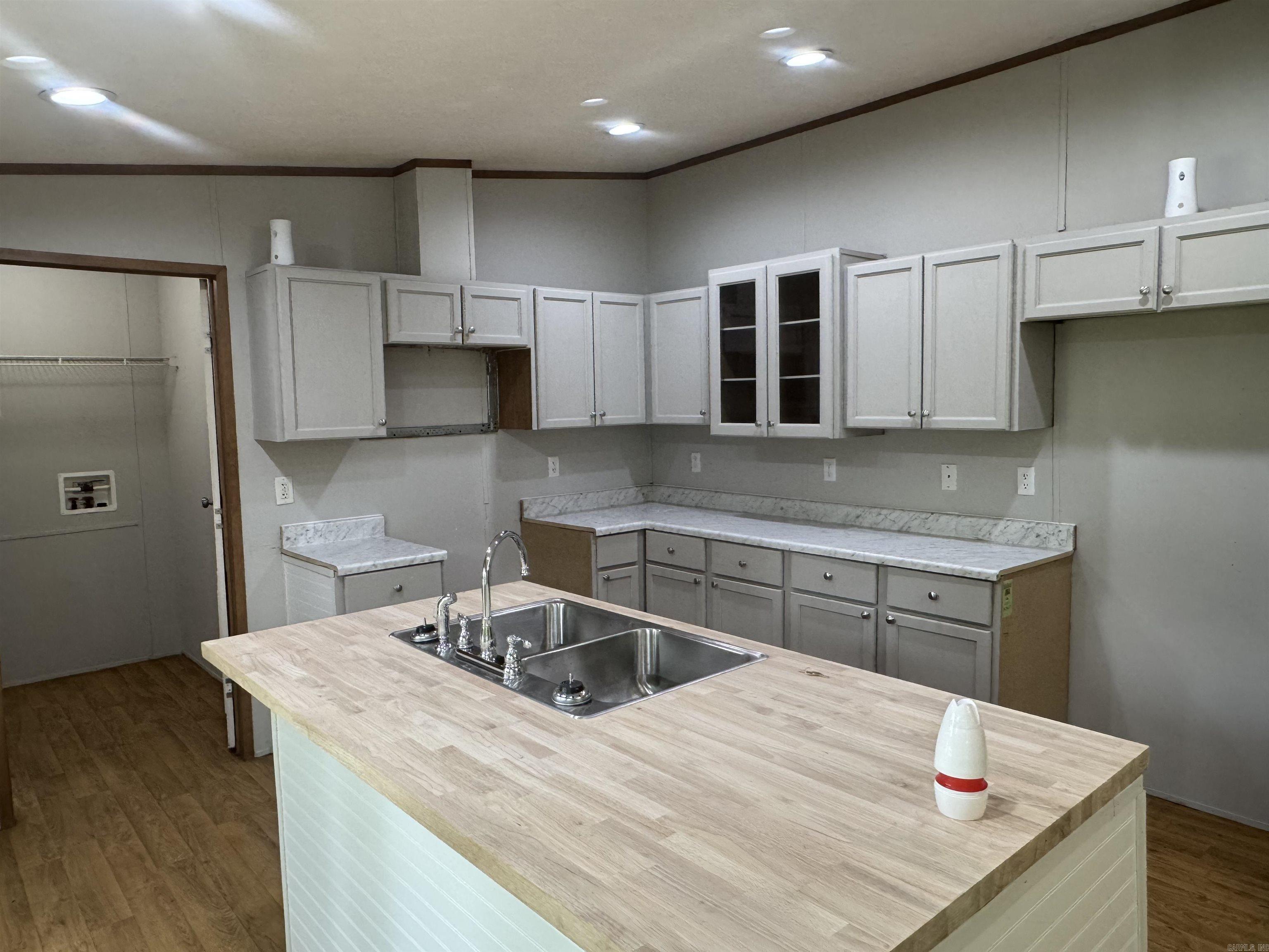 513 Jefferson Street Property Photo 8