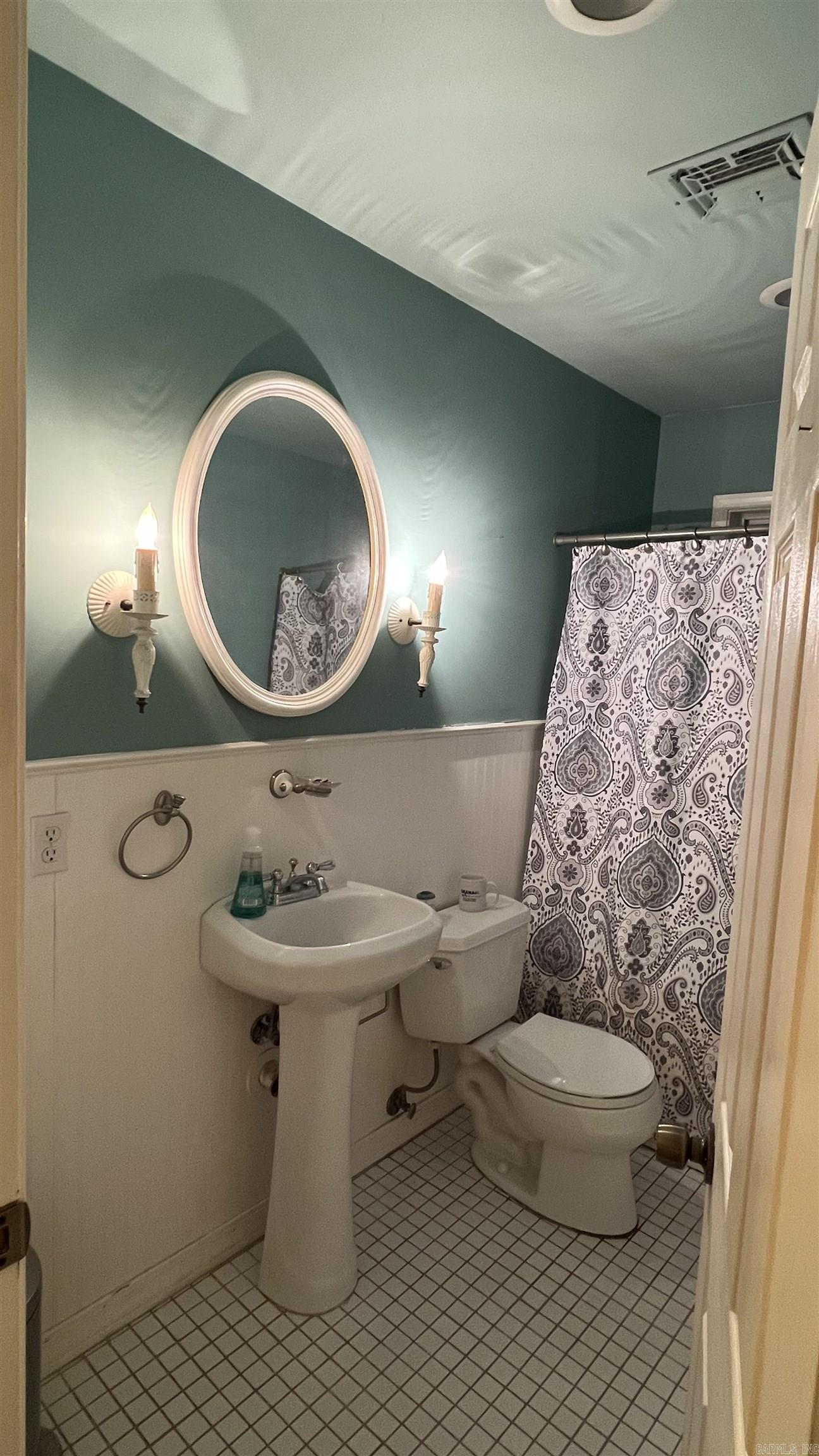 909 N Charlyne Avenue Property Photo 8