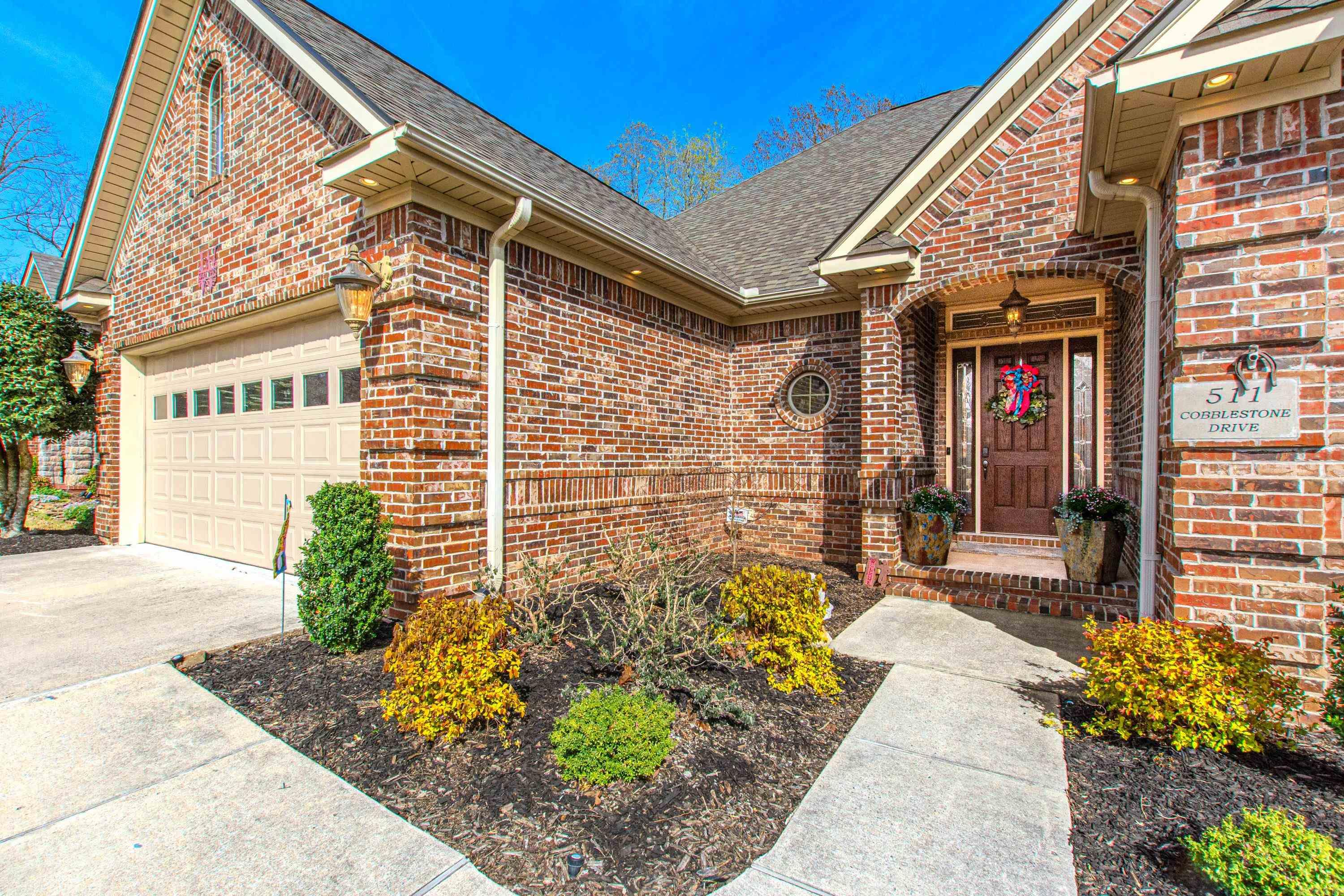 511 COBBLESTONE Property Photo 1