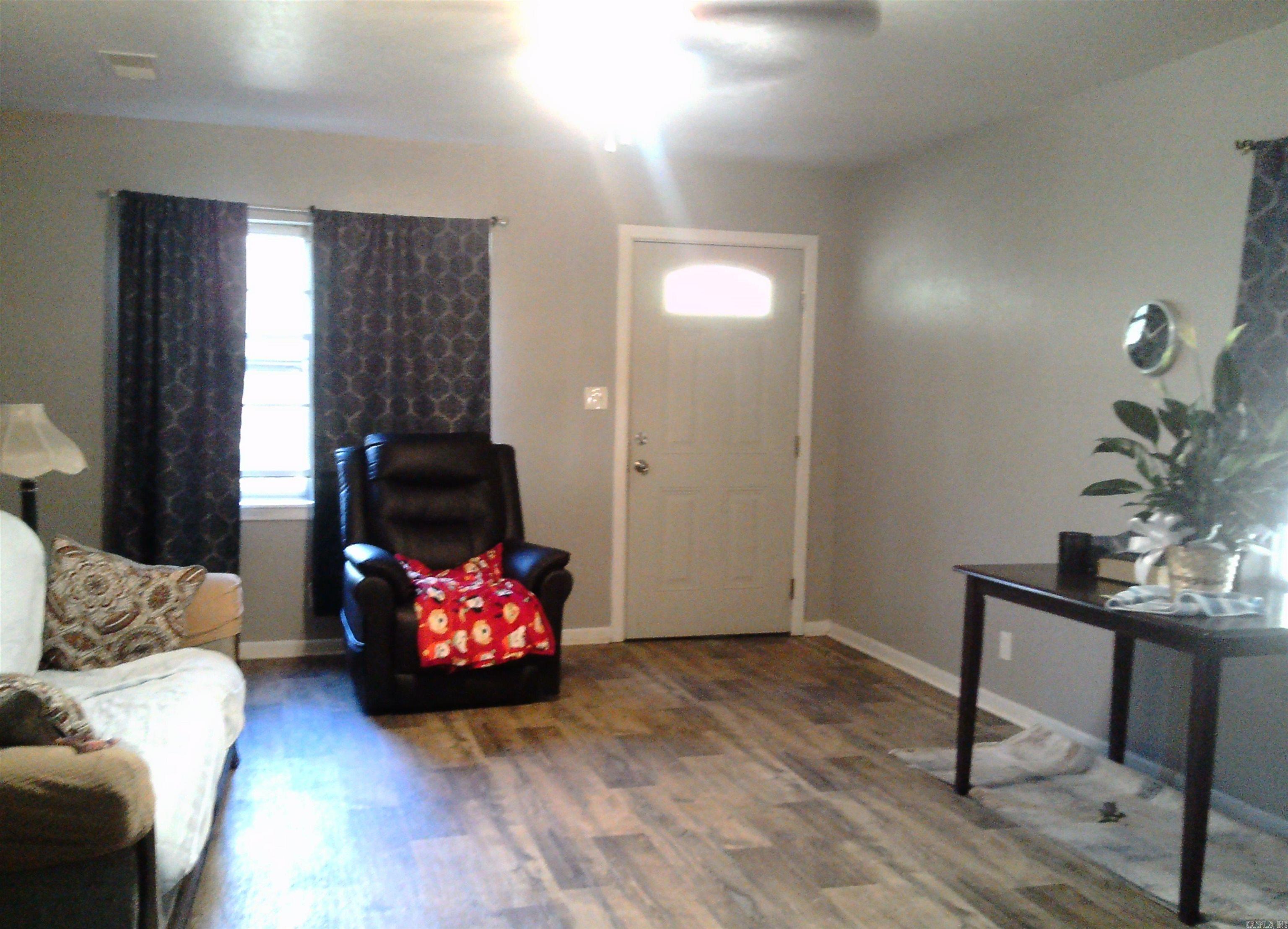 1410 Amsterdam Property Photo 2