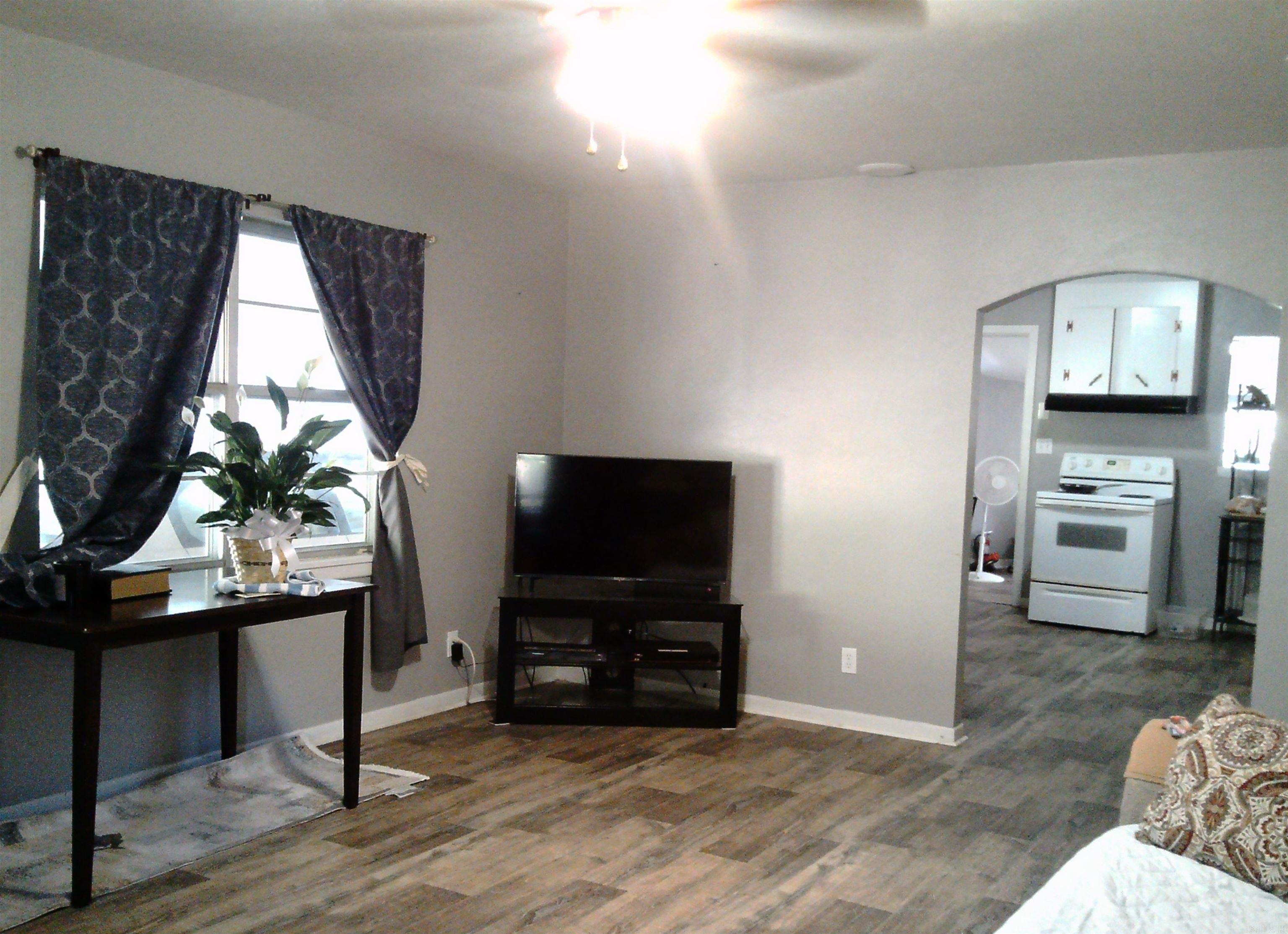 1410 Amsterdam Property Photo 3