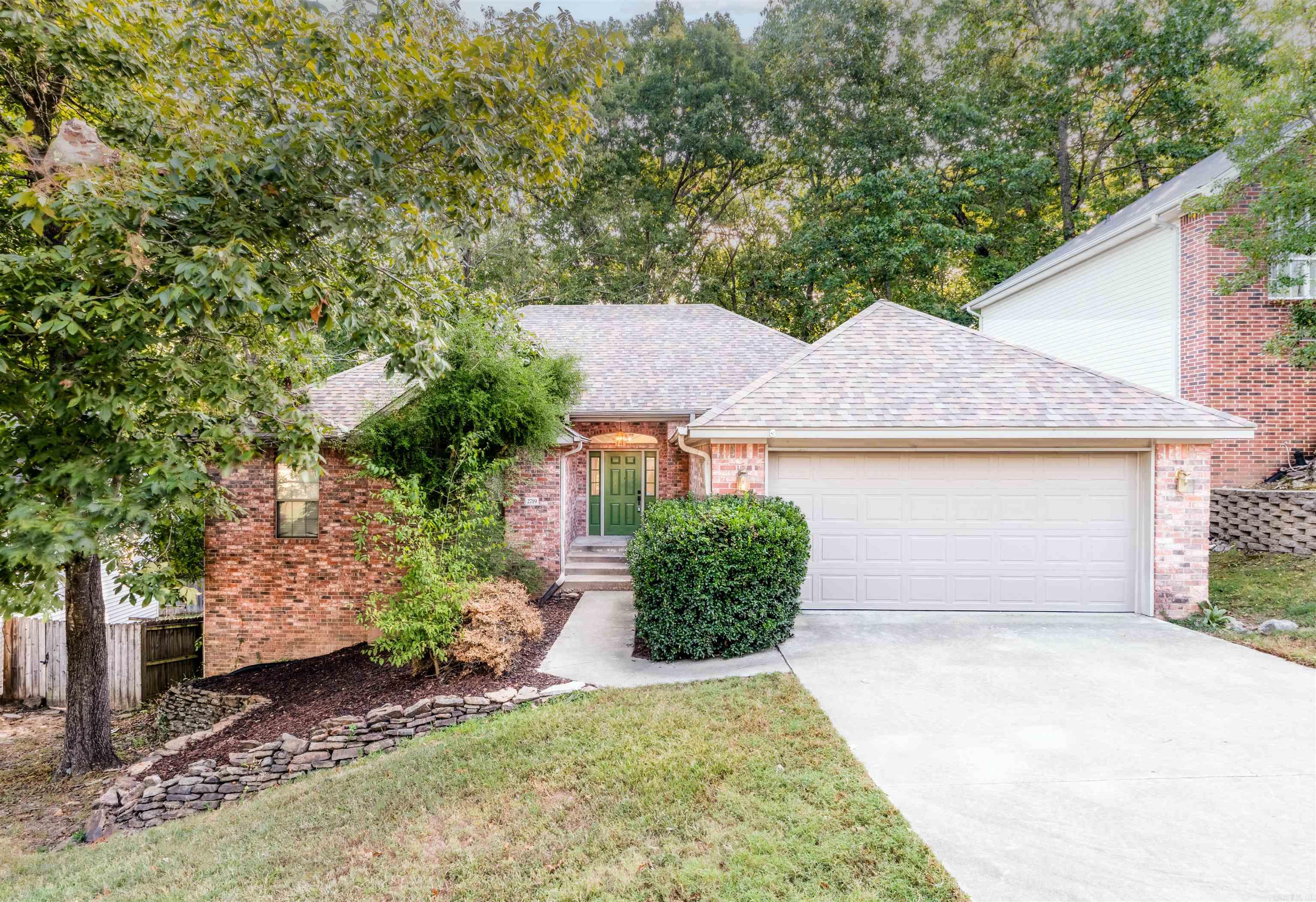 2719 Creekside Dr Property Photo 1