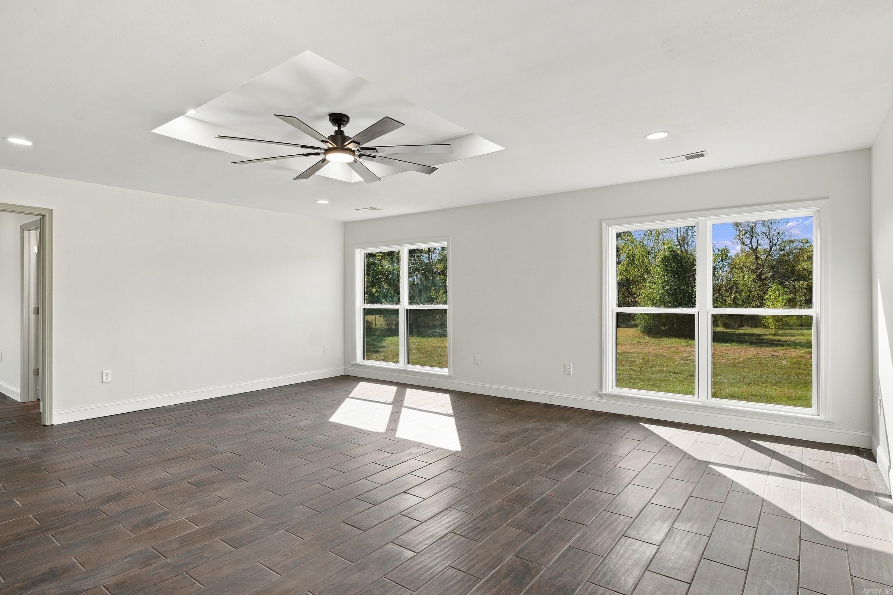 288 R G Davis Road Property Photo 9