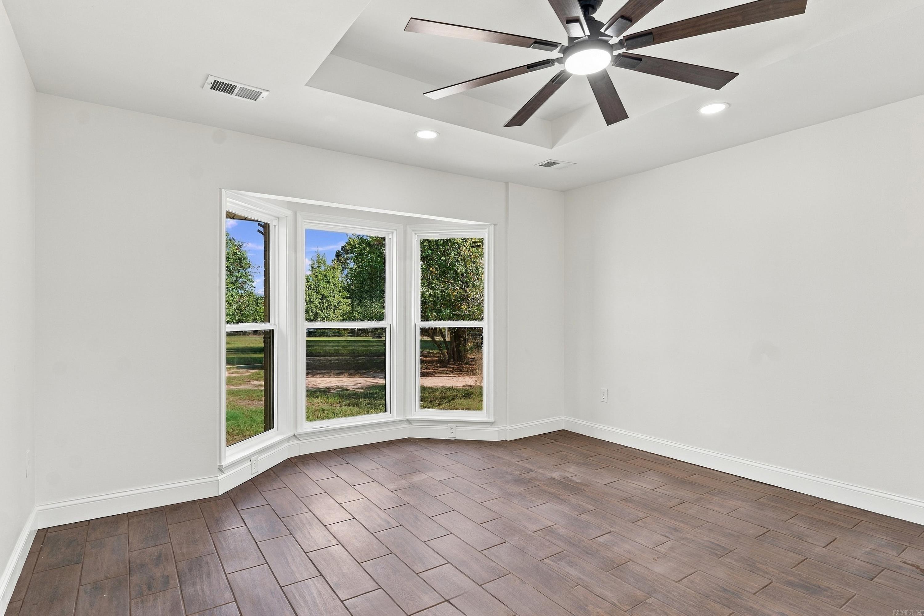 288 R G Davis Road Property Photo 11
