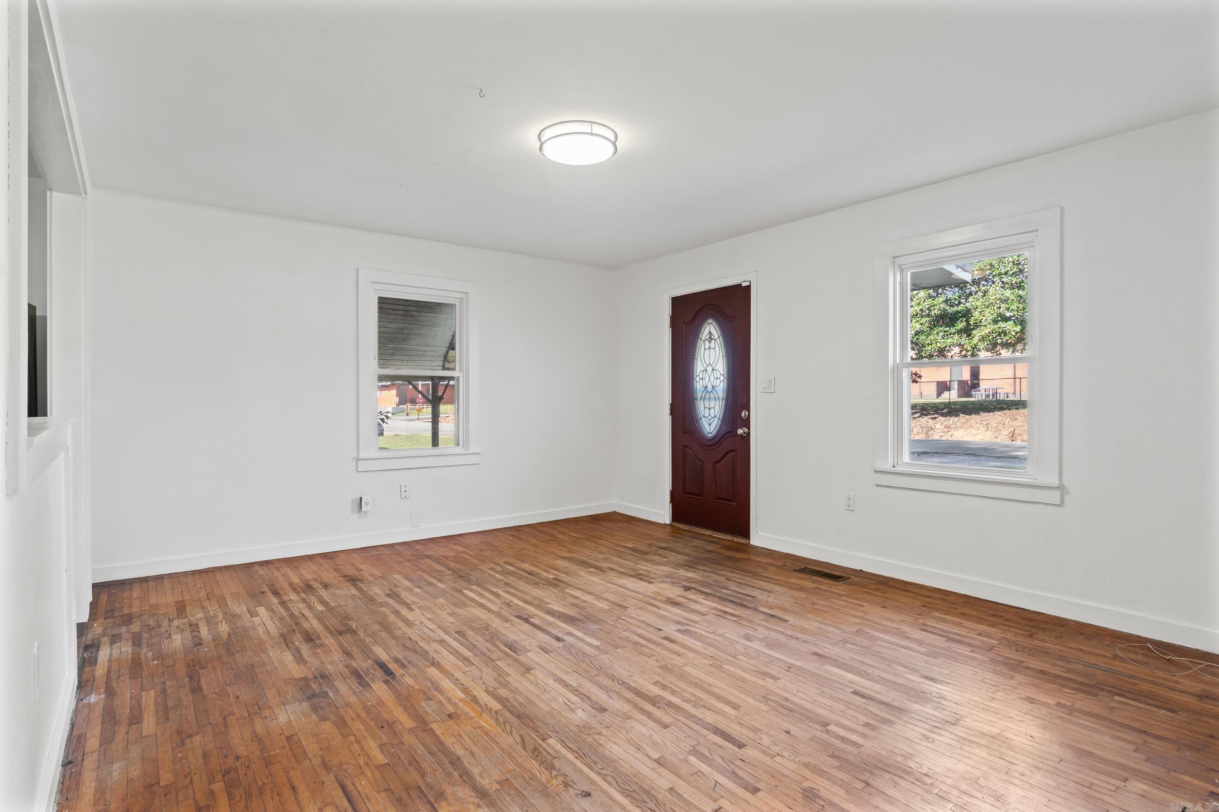 304 N Hickory Property Photo 4