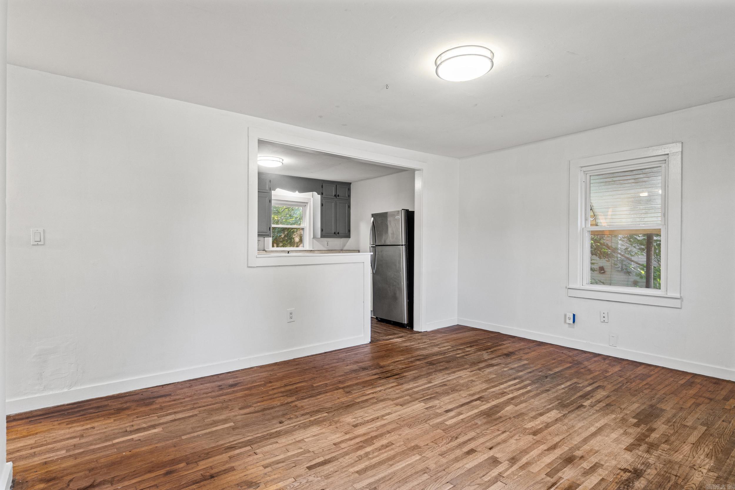 304 N Hickory Property Photo 5