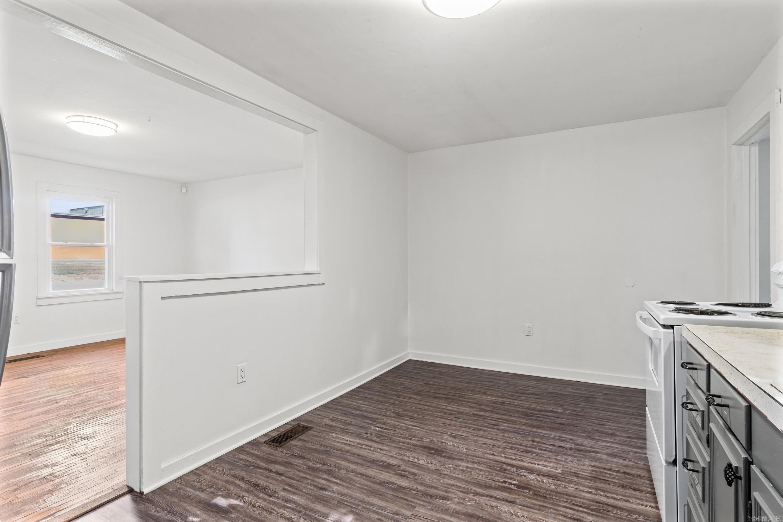 304 N Hickory Property Photo 6