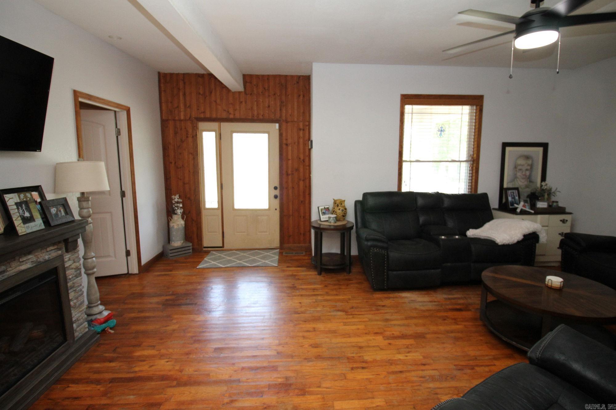 1210 W Emerson St Property Photo 5