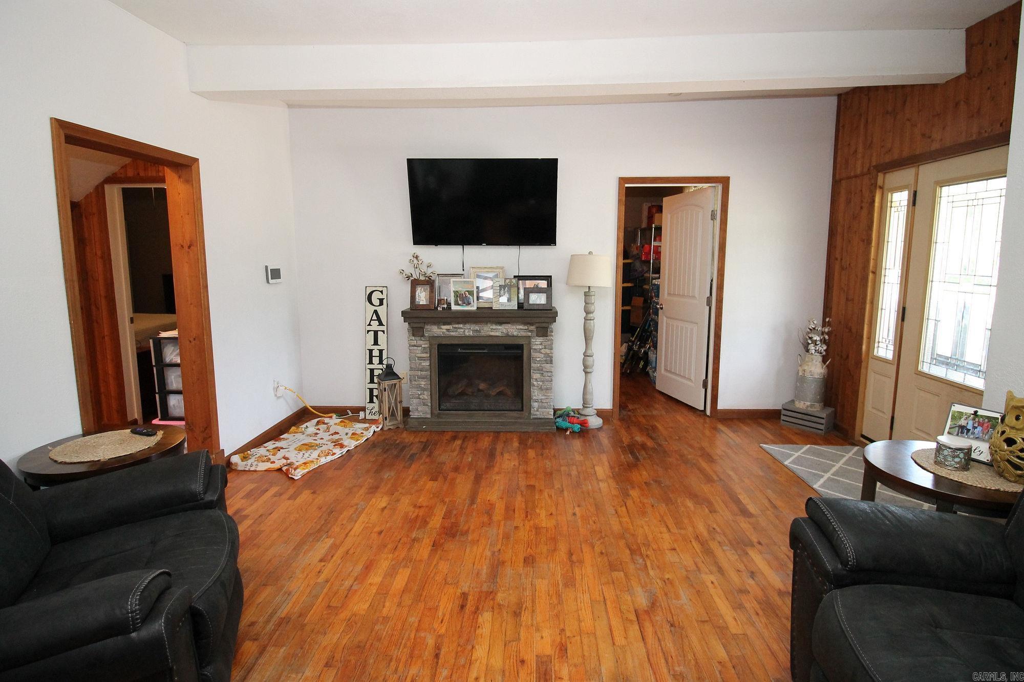 1210 W Emerson St Property Photo 6