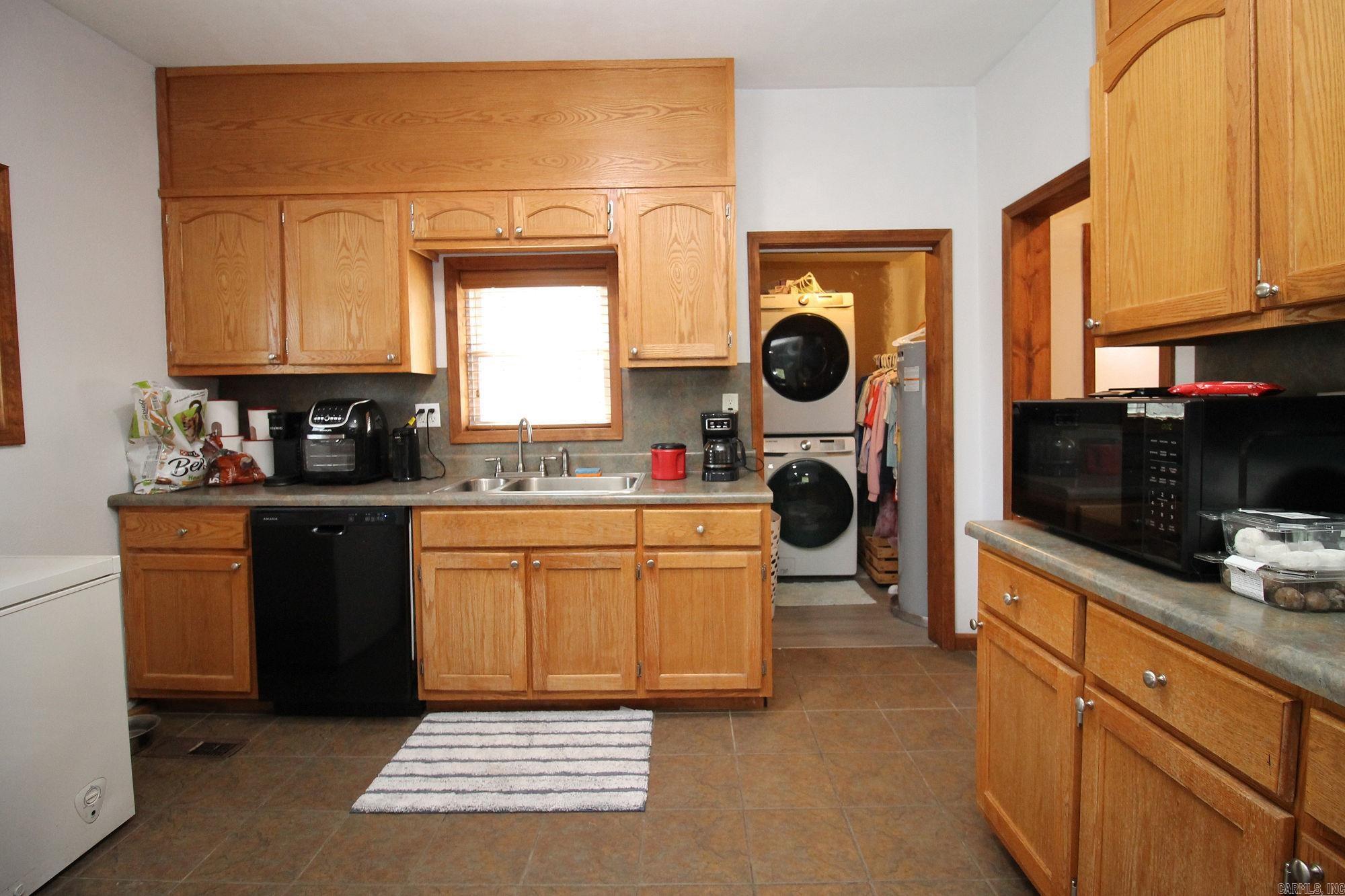 1210 W Emerson St Property Photo 9