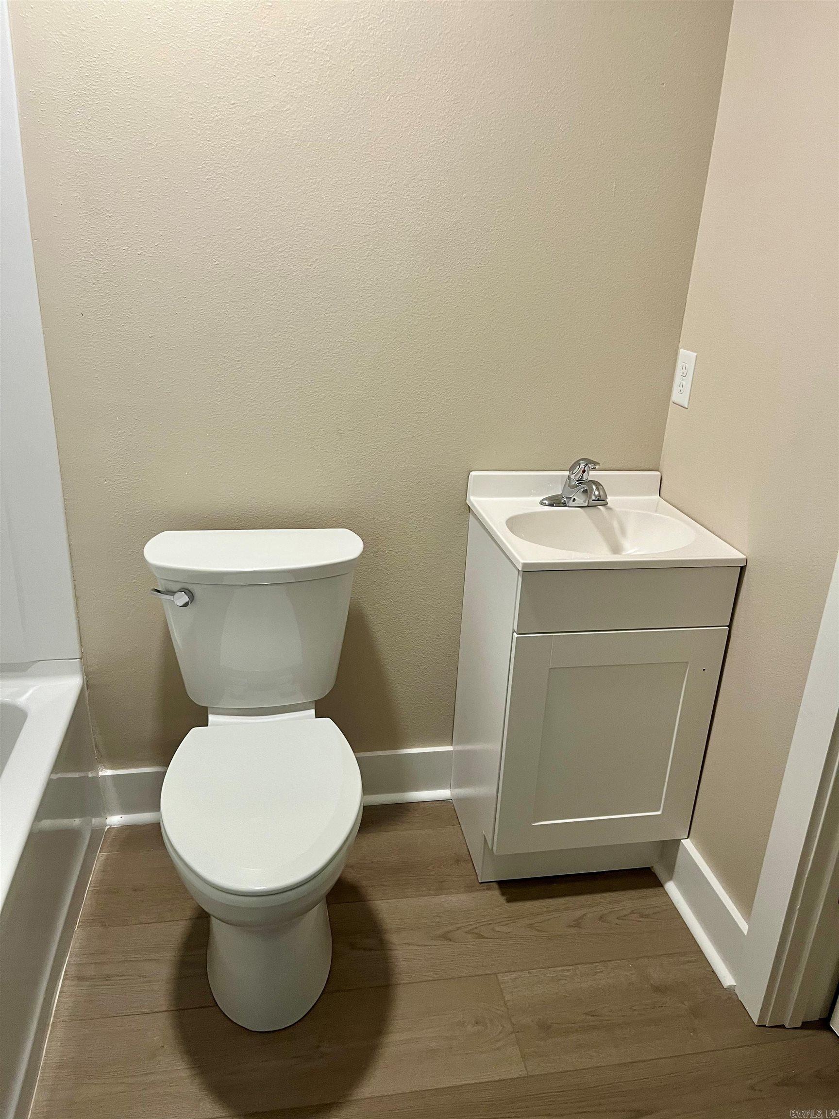 2408 Broadview Ave Property Photo 11