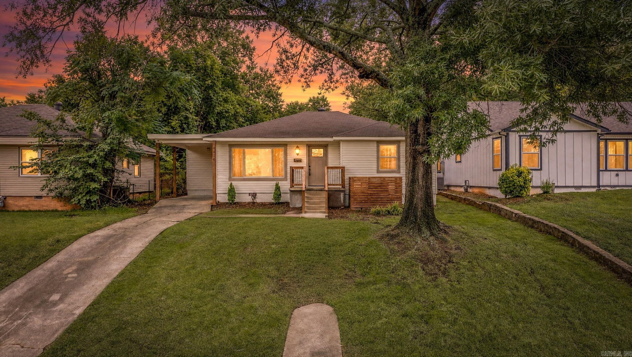 4410 Maple Street Property Photo 2