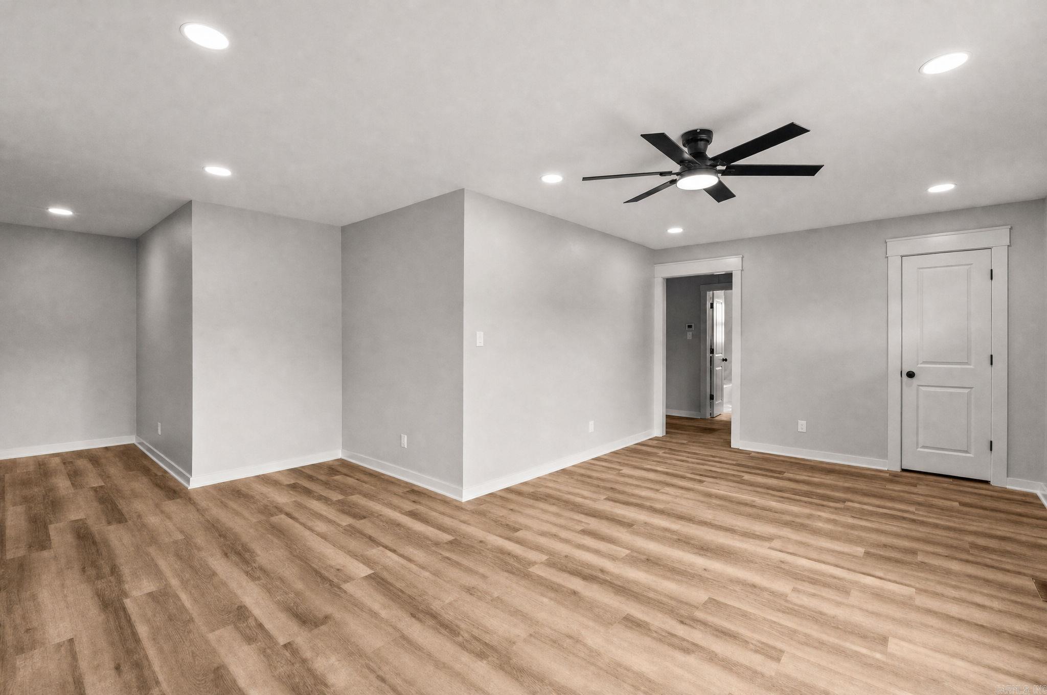 4410 Maple Street Property Photo 11