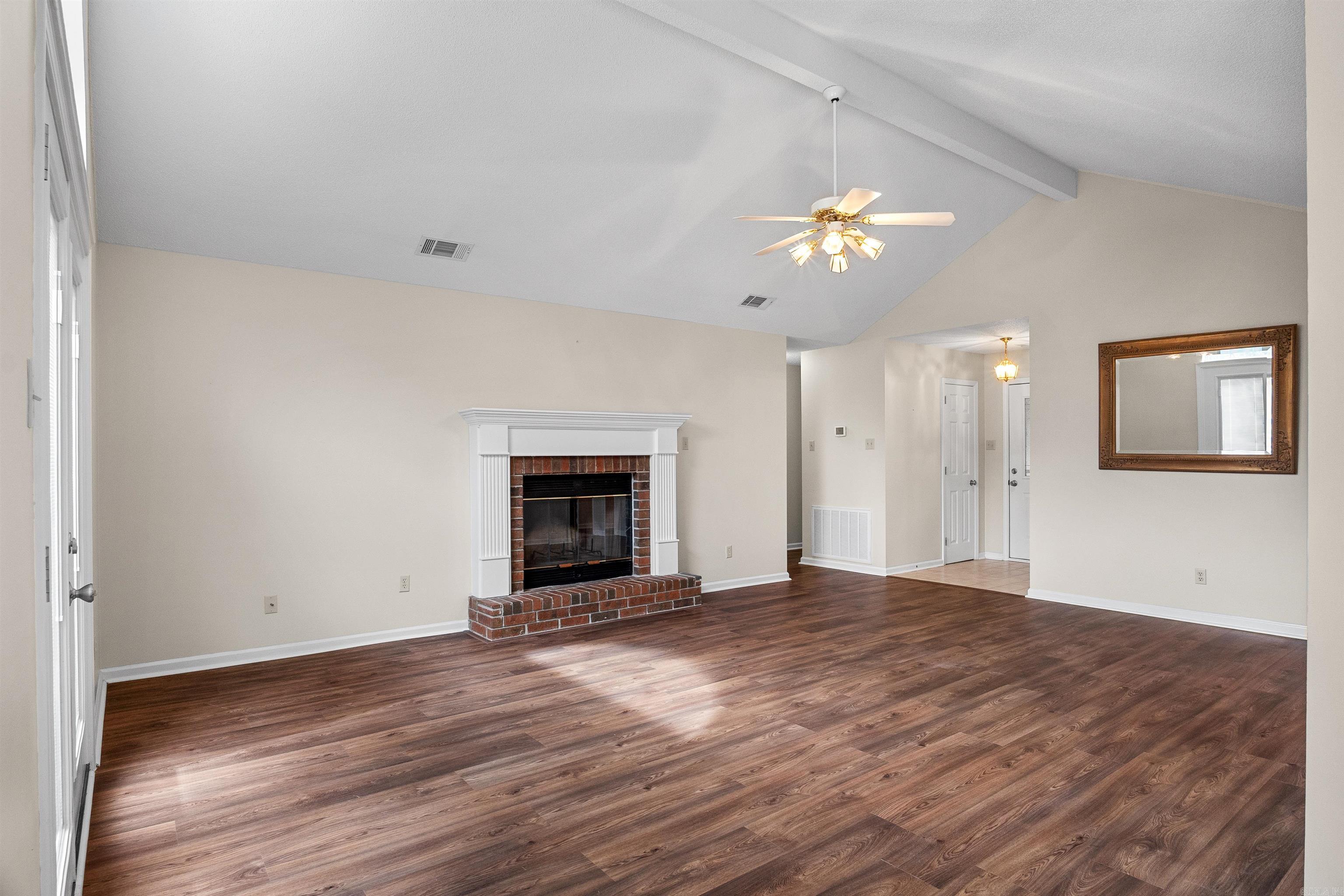 27 S Sunland Dr Property Photo 8